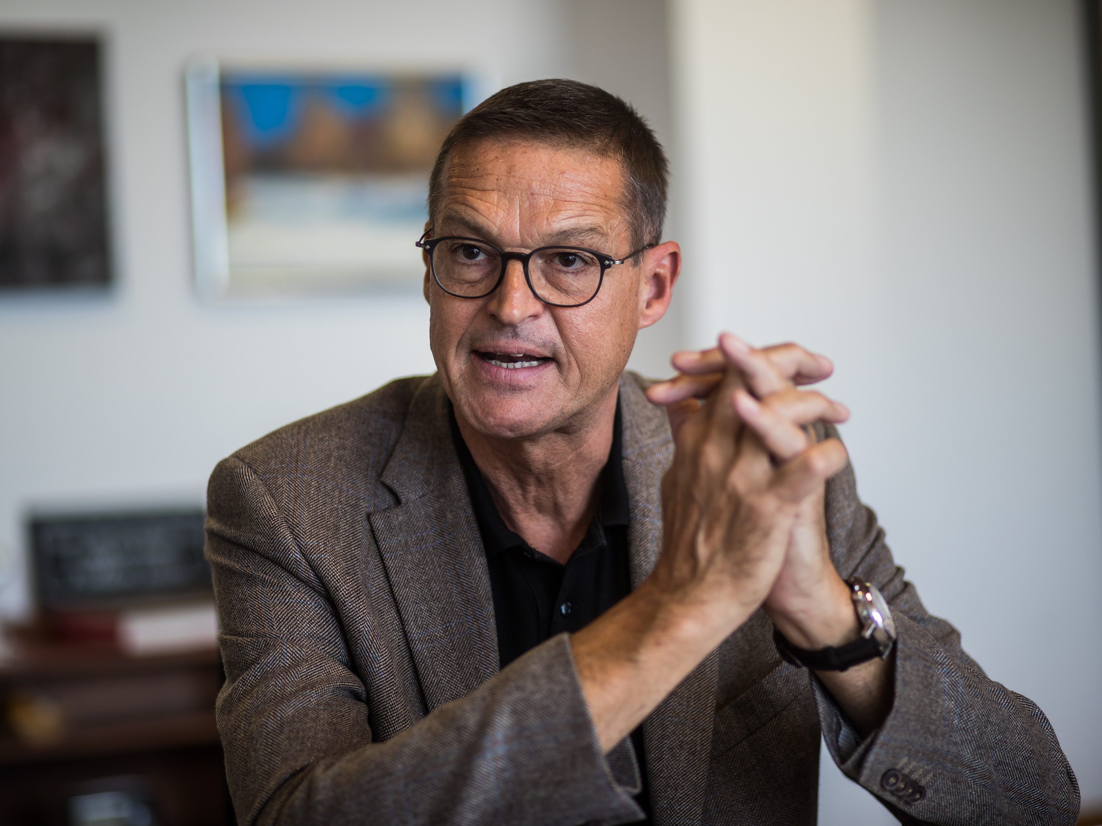 Landesrat Bernhard spricht sich für die Schulärzte aus.