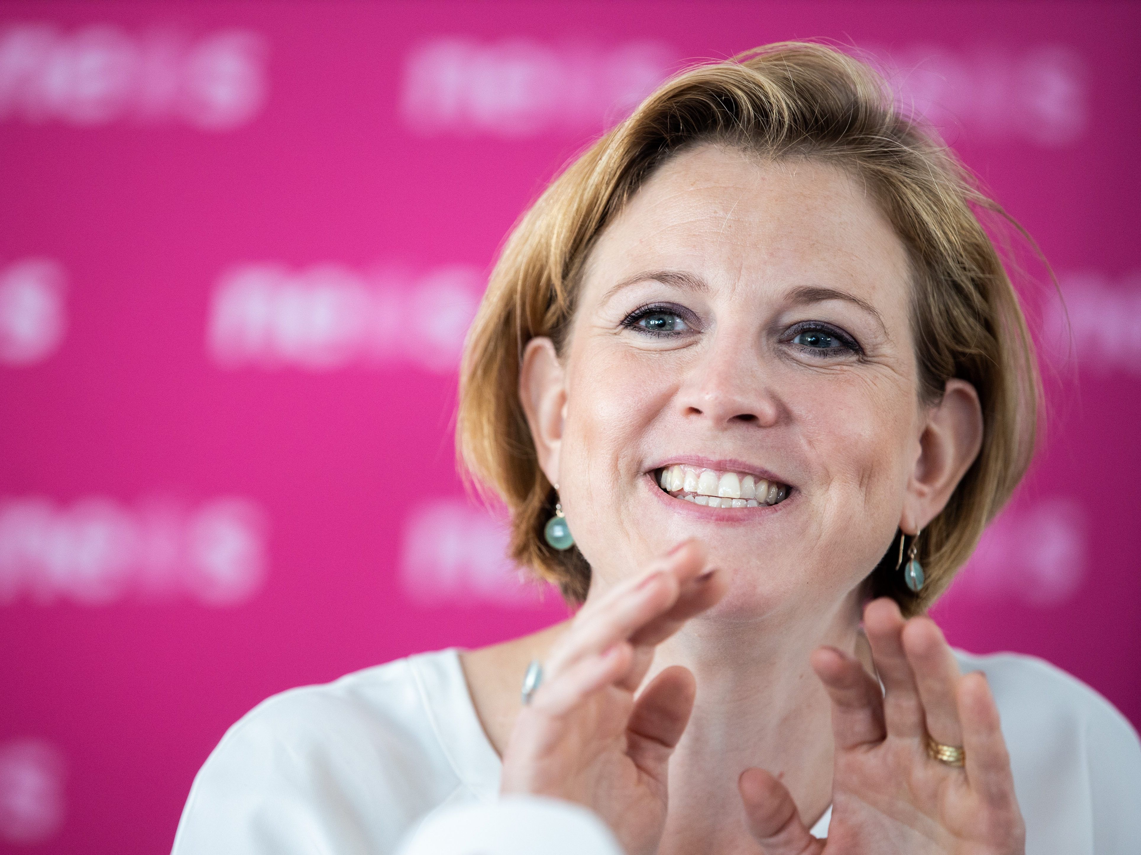 Beate Meinl-Reisinger tritt als NEOS-Spitzenkandidatin an.