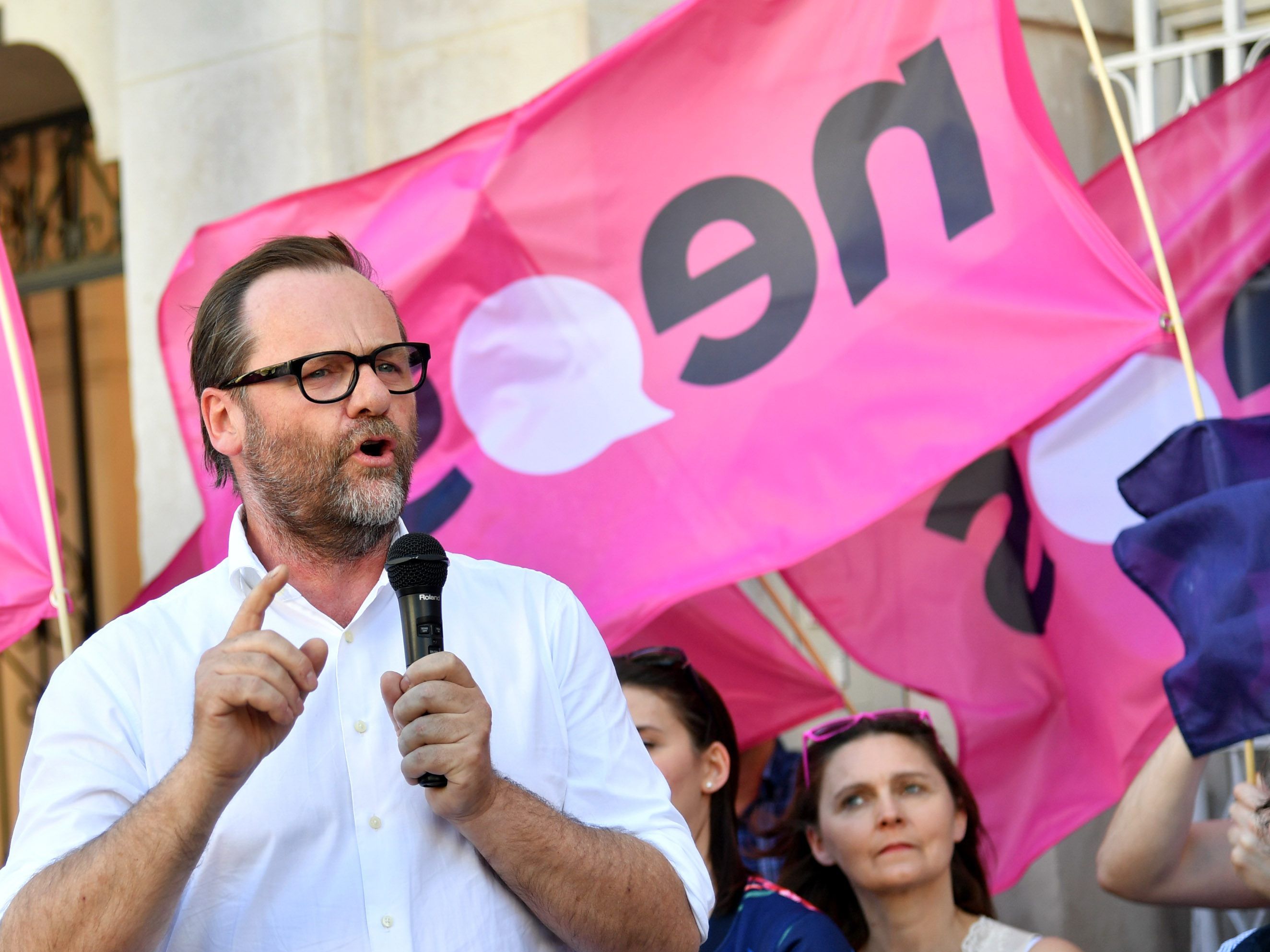 NEOS zeigen sich verärgert über SPÖ-Vorschlag.