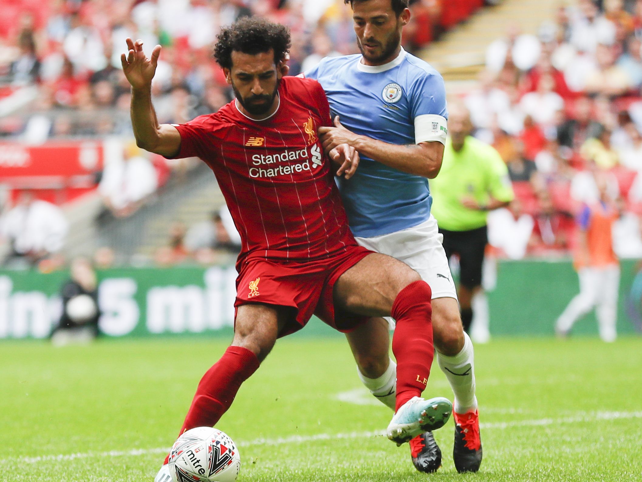 Salah und David Silva im Zweikampfduell