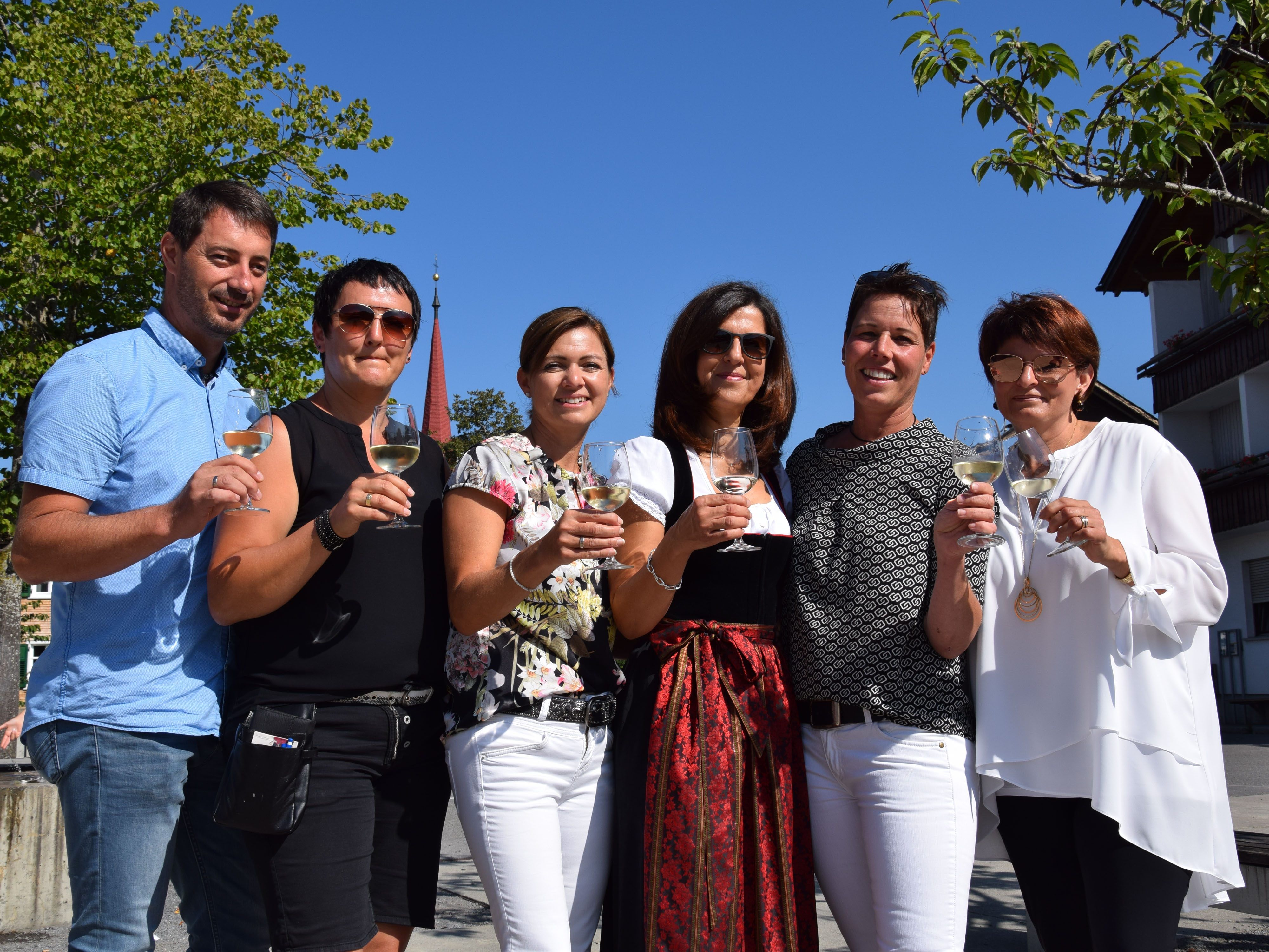 Thomas, Elke, Margit, Susanne, Marion und Sabine beim Frühschoppen