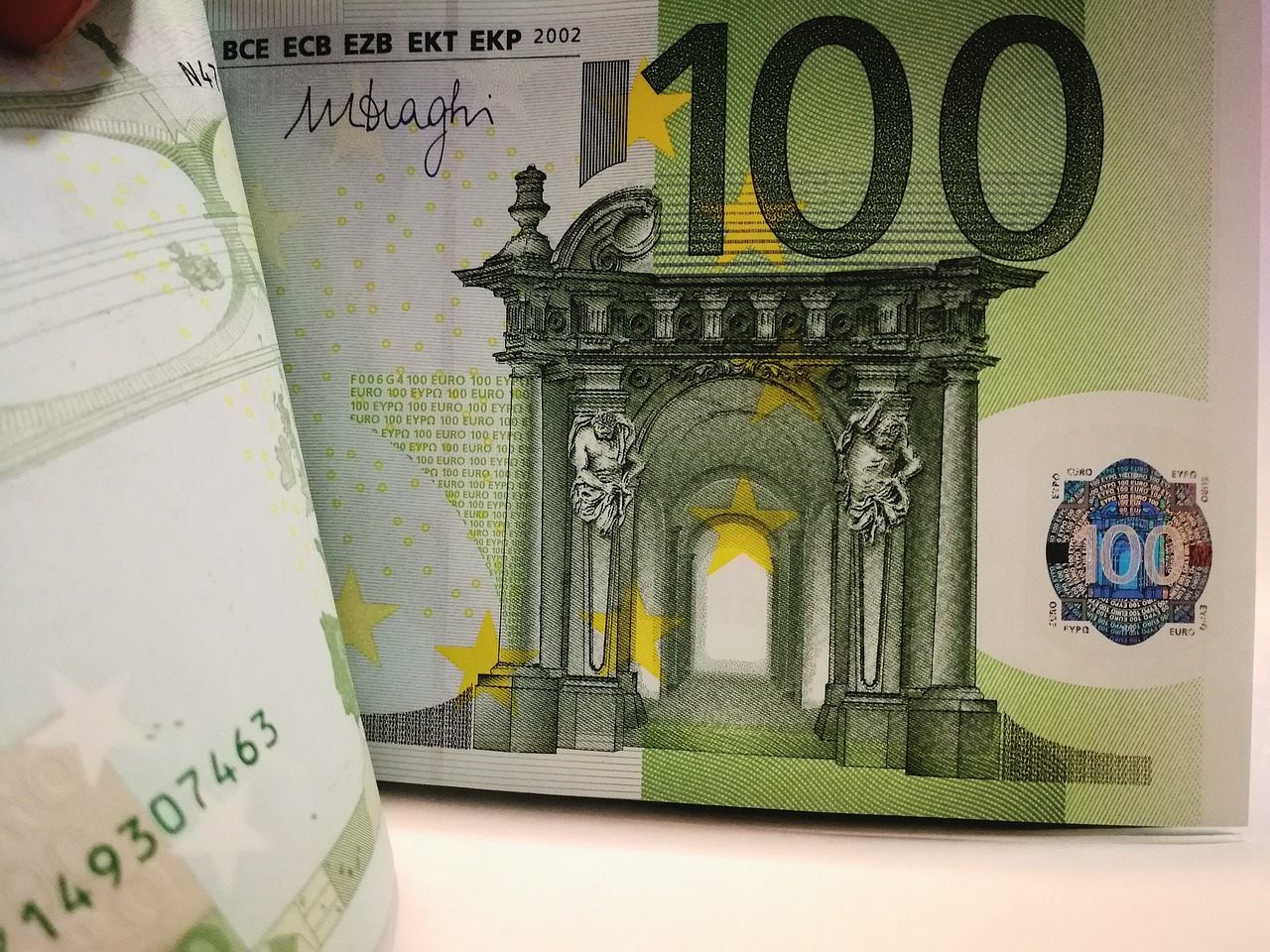 Das frühere Liebespaar ging zu Prozessbeginn unfreundlich miteinander um.