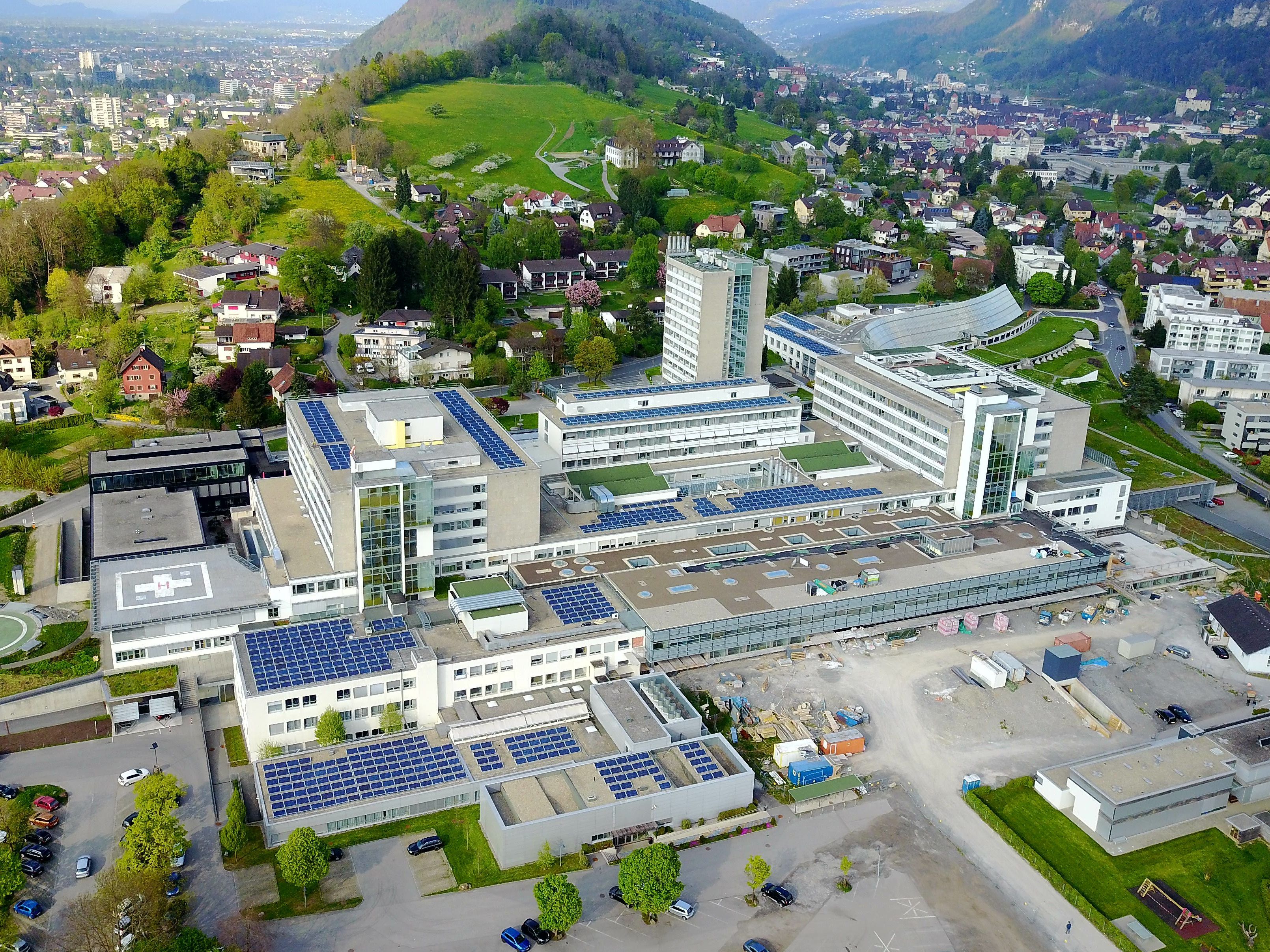 Deutscher war über Böschungsmauer gestürzt und nach seiner Bergung ins LKH Feldkirch eingeliefert.