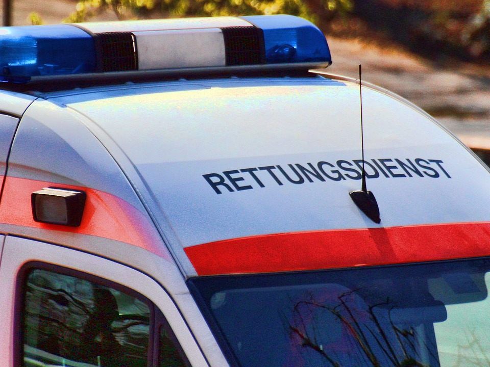Der Motorradfahrer wurde bei dem Unfall schwer verletzt.