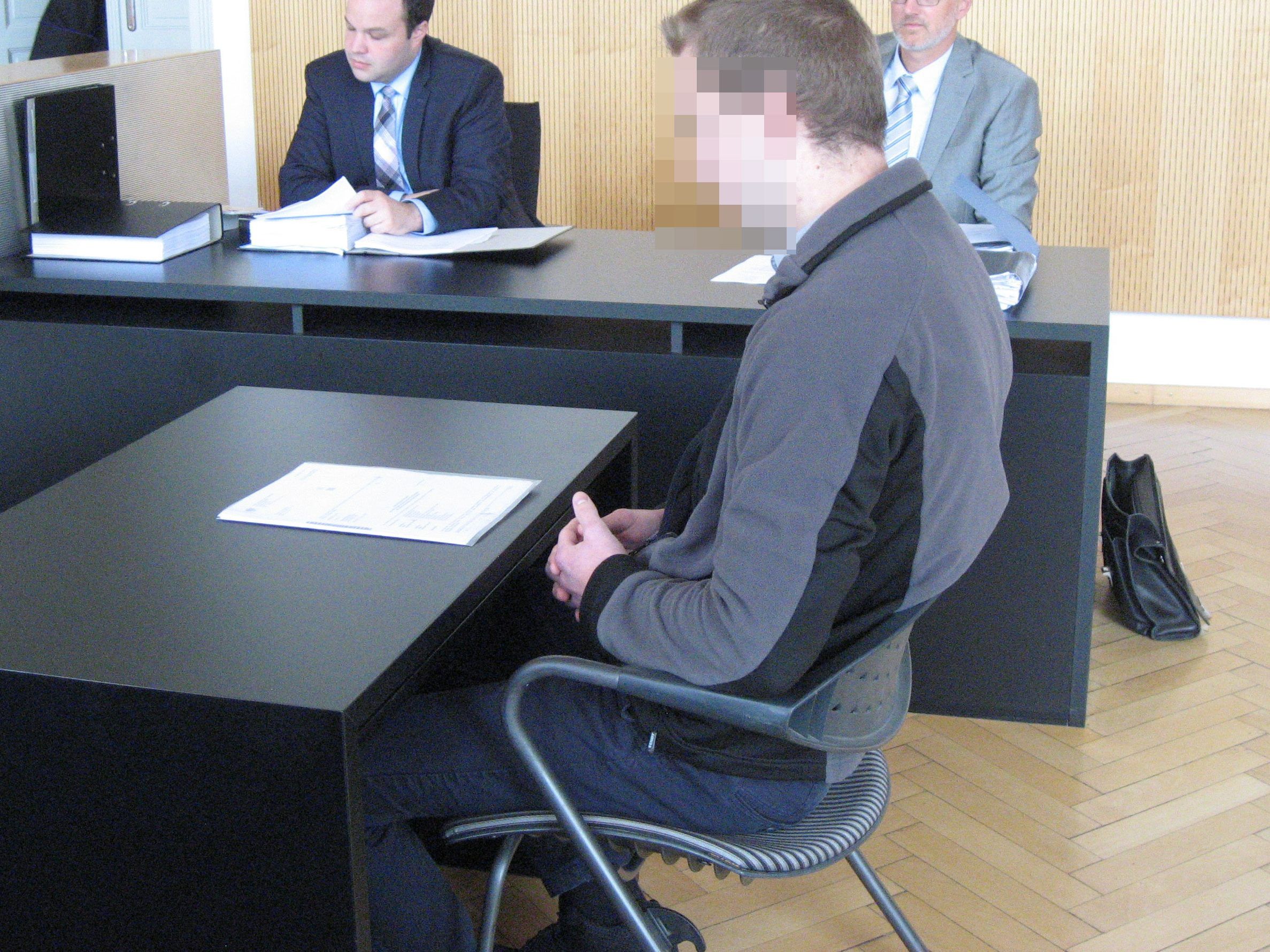 Der junge Mann bestellte ohne zu bezahlen.