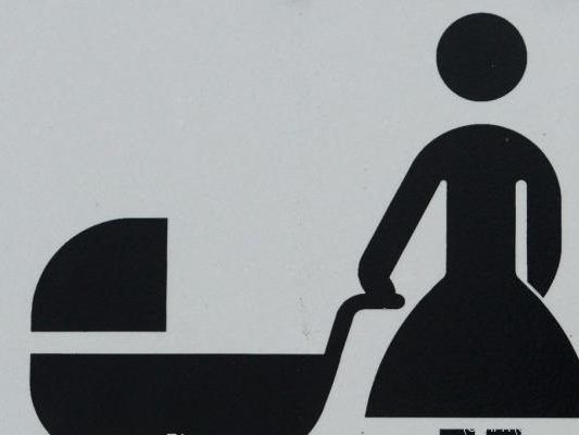 Die Frau belud den Kinderwagen mit über 100 Kilogramm Münzen