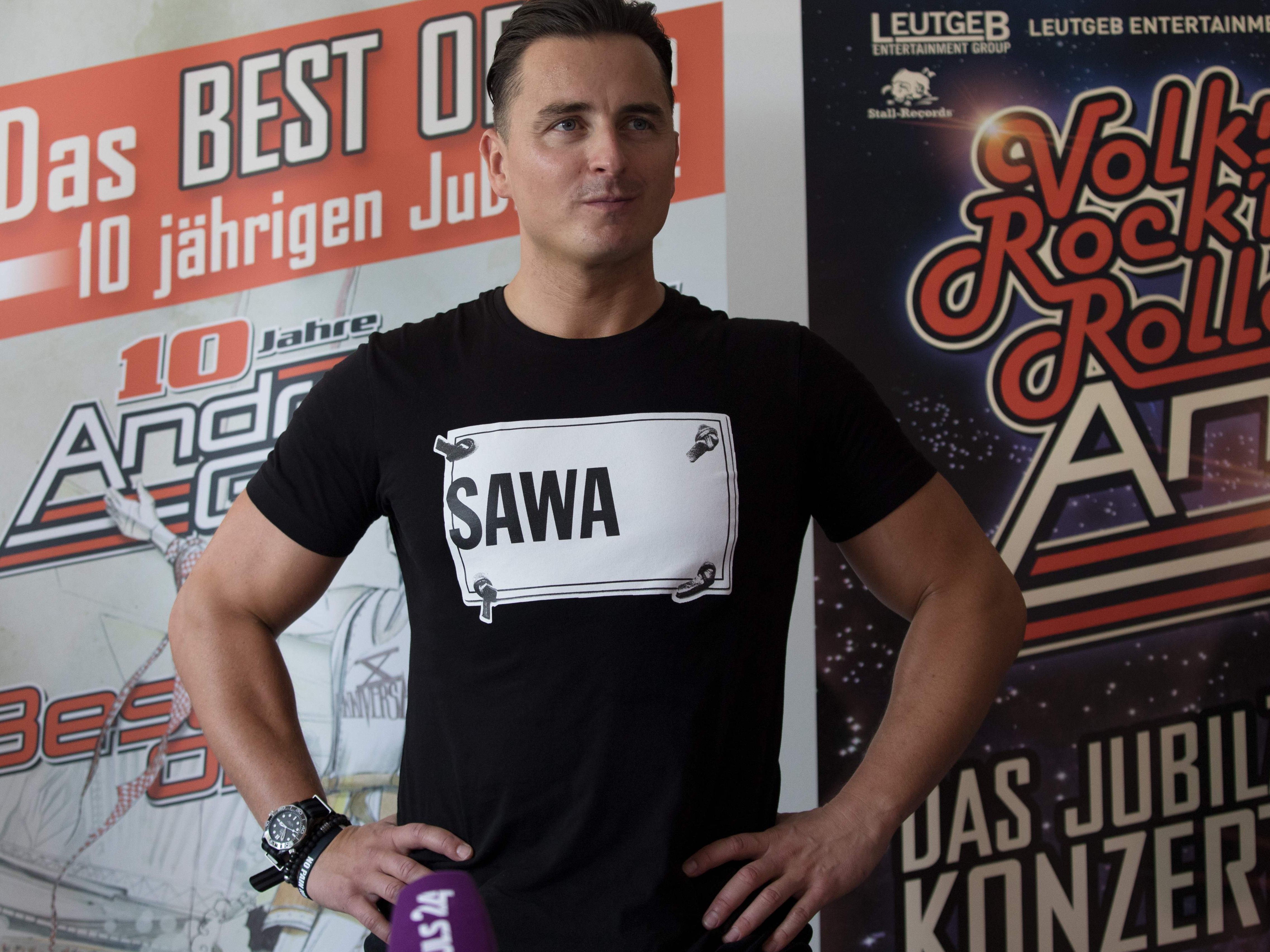 Das Management des Künstlers brach das Interview ab.