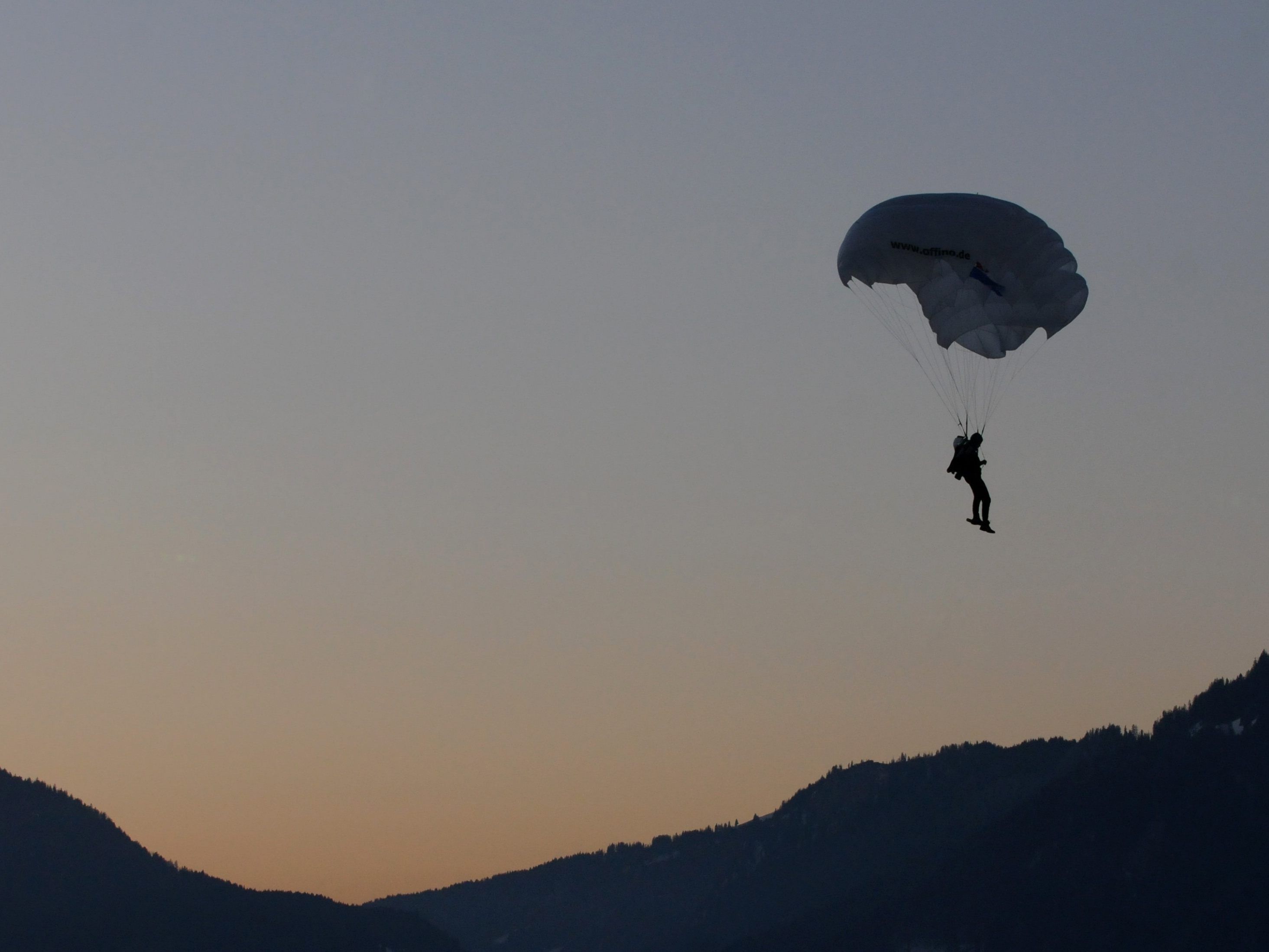 Ein 59-Jähriger wurde beim Paragleiten in Andelsbuch verletzt.