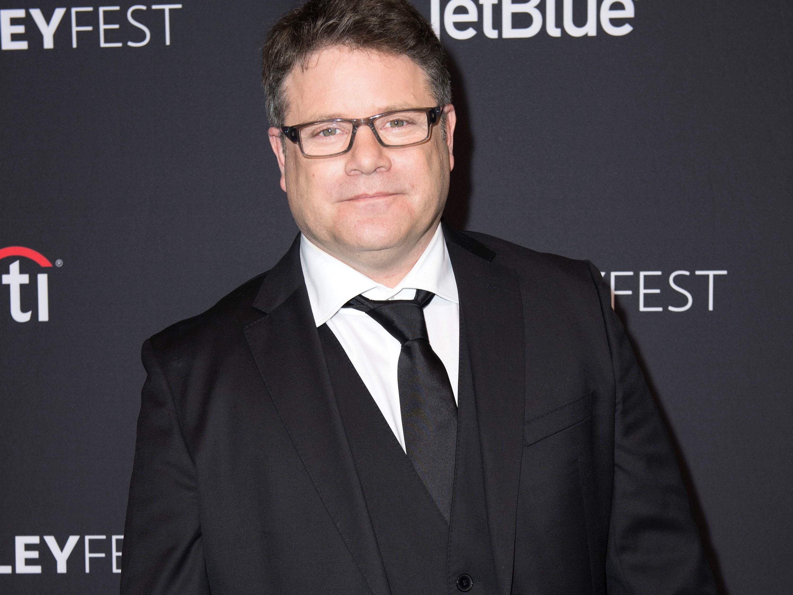 Sean Astin ist auch als Hobbis "Sam" aus "Herr der Ringe" bekannt.