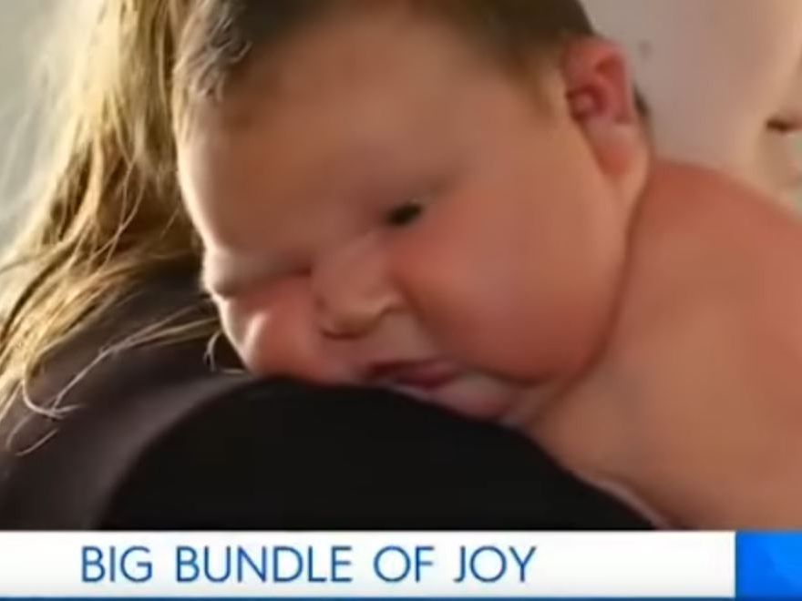 Mutter bringt 6-Kilo-Baby zur Welt.