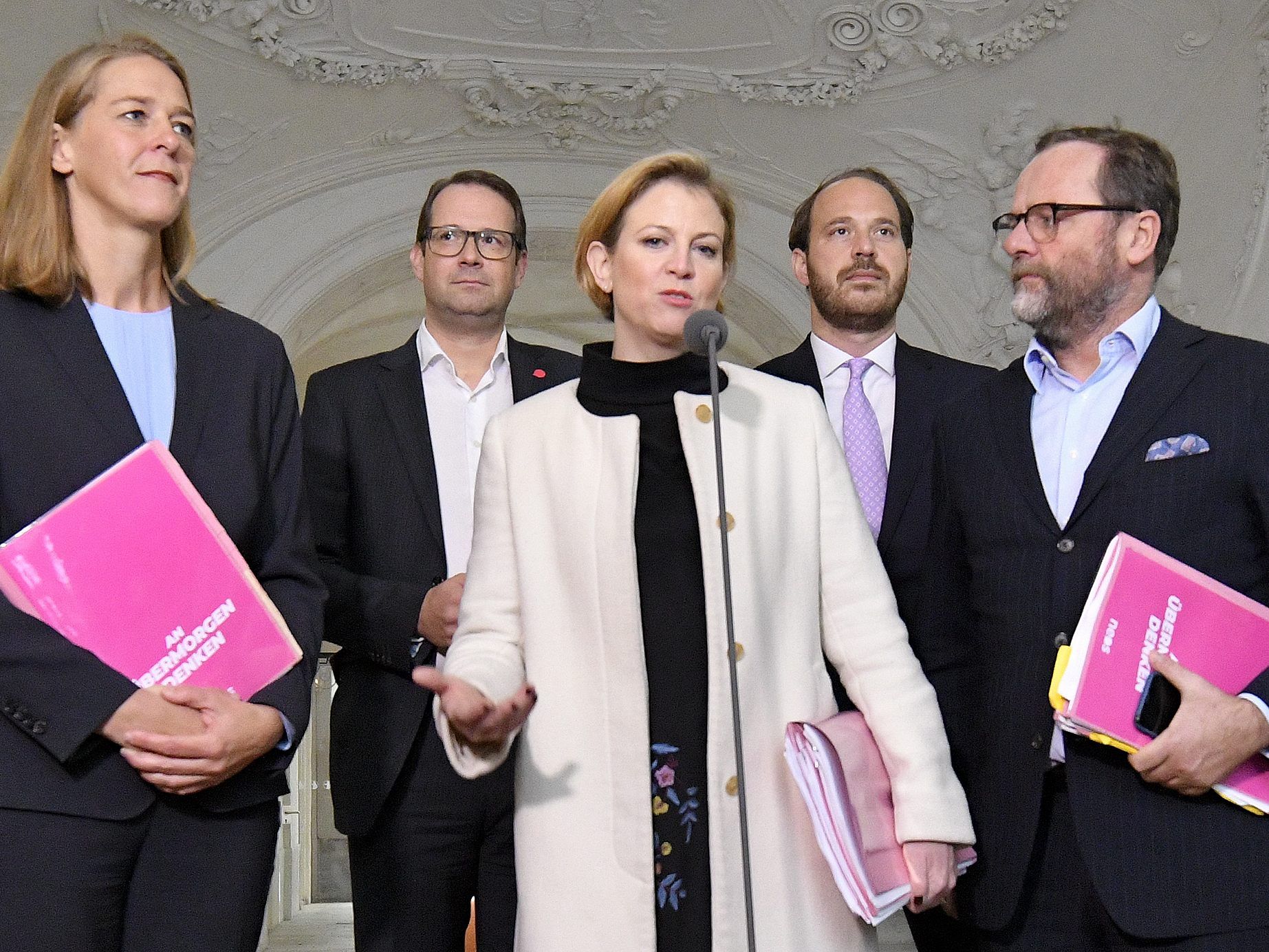Die NEOS steigen aus den Sondierungen aus.
