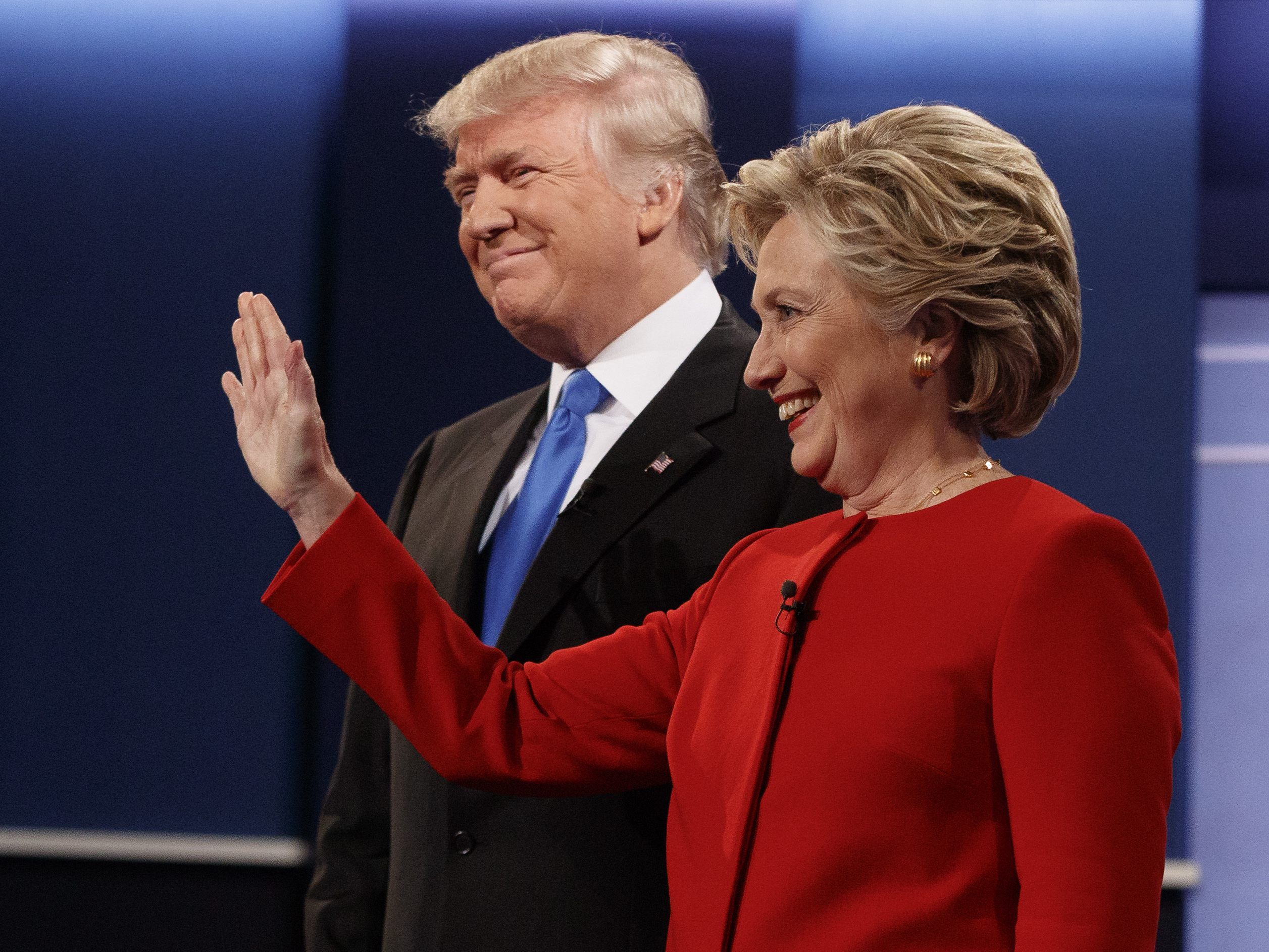 Hillary Clinton hat sich mit einem Satire-Brief über Donald Trump lustig gemacht.