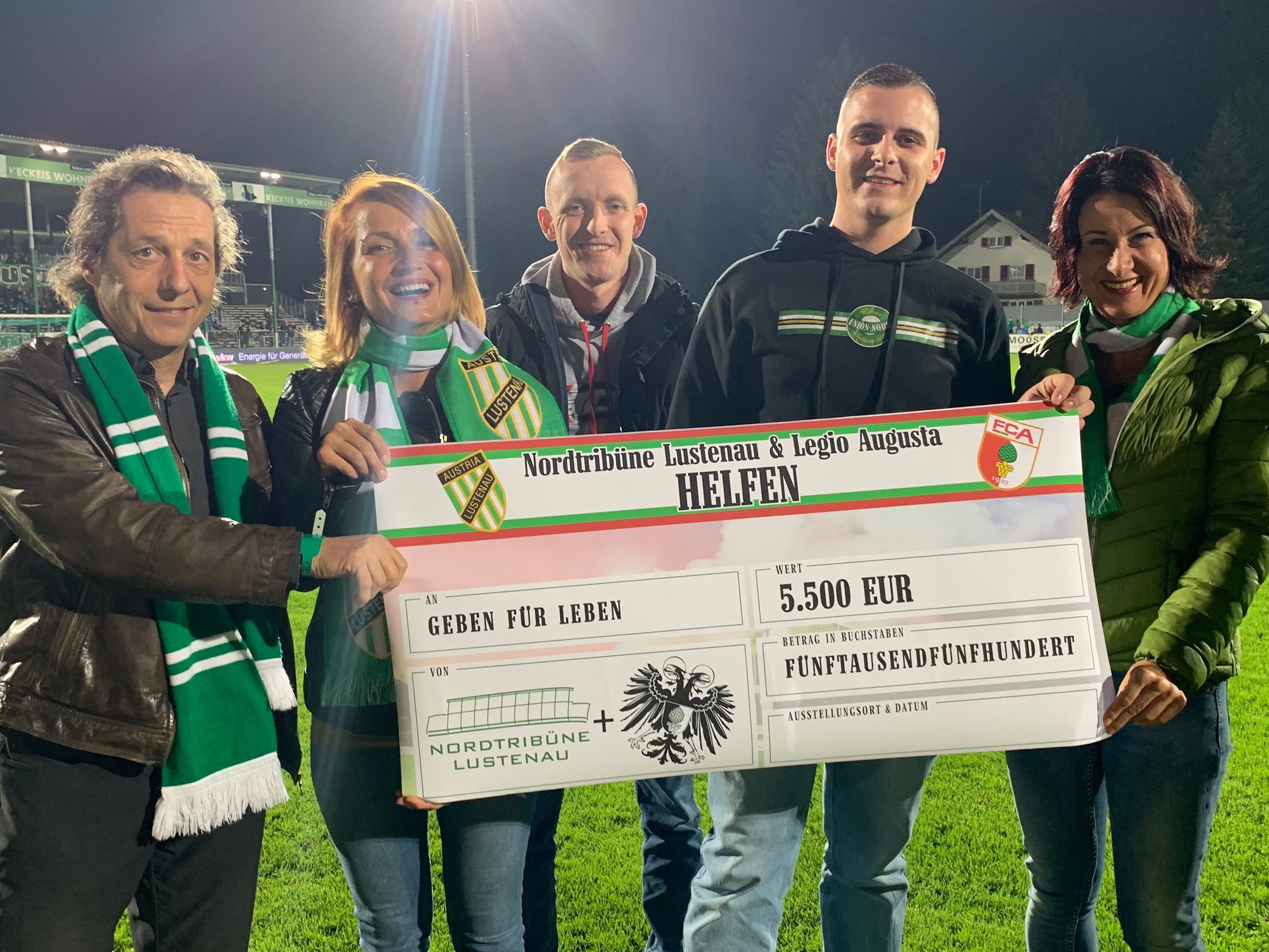 Bernd Bösch, Cemanur Kartal (Geben für Leben), Michael (Fanclub-Vertreter aus Augsburg), Robin (Fanclub Nordtribüne), Susanne Marosch (Obfrau Geben für Leben)
