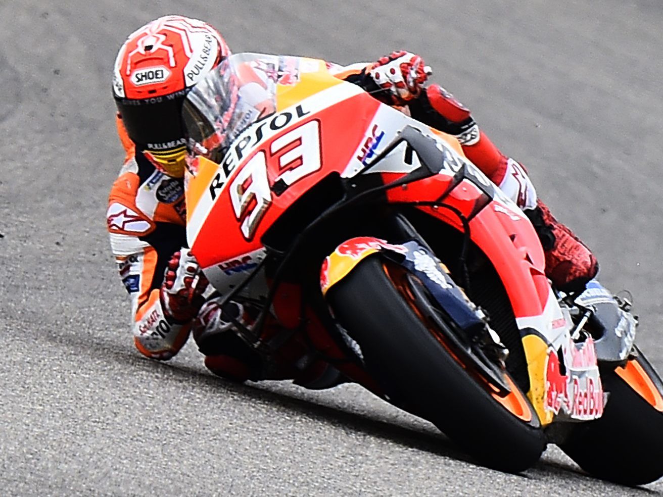 Honda-Pilot und MotoGP-Weltmeister Marc Marquez musste nach einem schweren Trainingssturz in Thailand ins Krankenhaus gebracht werden.