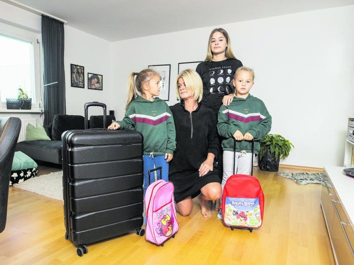 Sandra und ihre Tochter Sara suchen seit einem halben Jahr jede freie Minute nach einer neuen Wohnung.