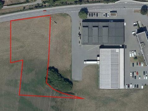 Westlich des Firmenstammsitzes von Hämmerle Kaffee (rote Markierung) sollen rund 4.400 Quadratmeter aus der Landesgrünzone genommen werden.