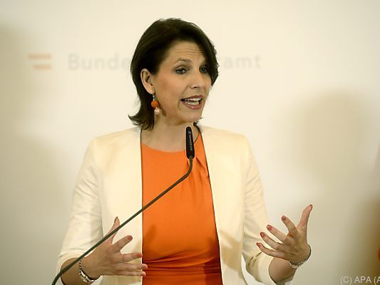 Edtstadler schließt gar nichts aus