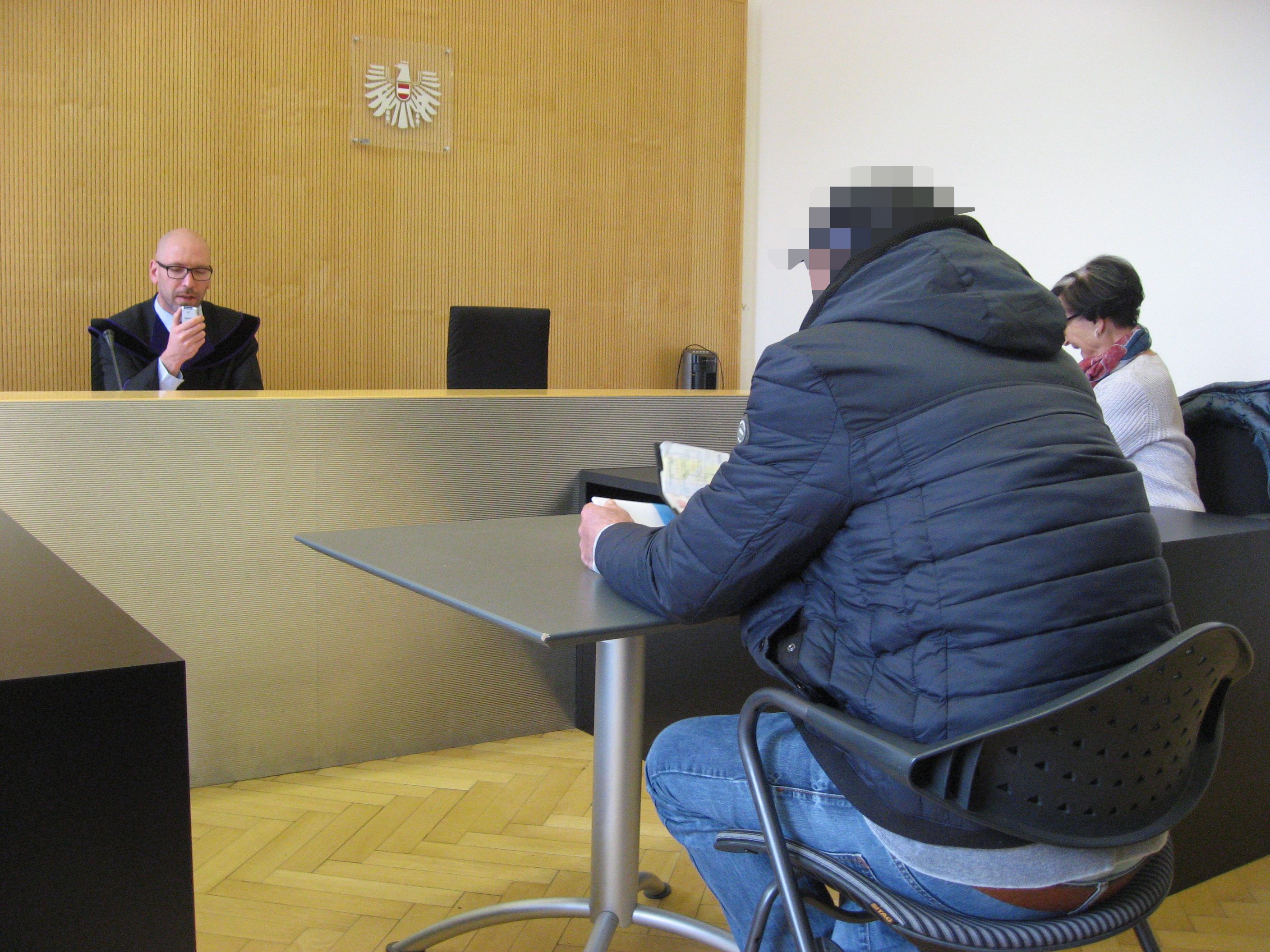 Der Prozess wurde vertagt.