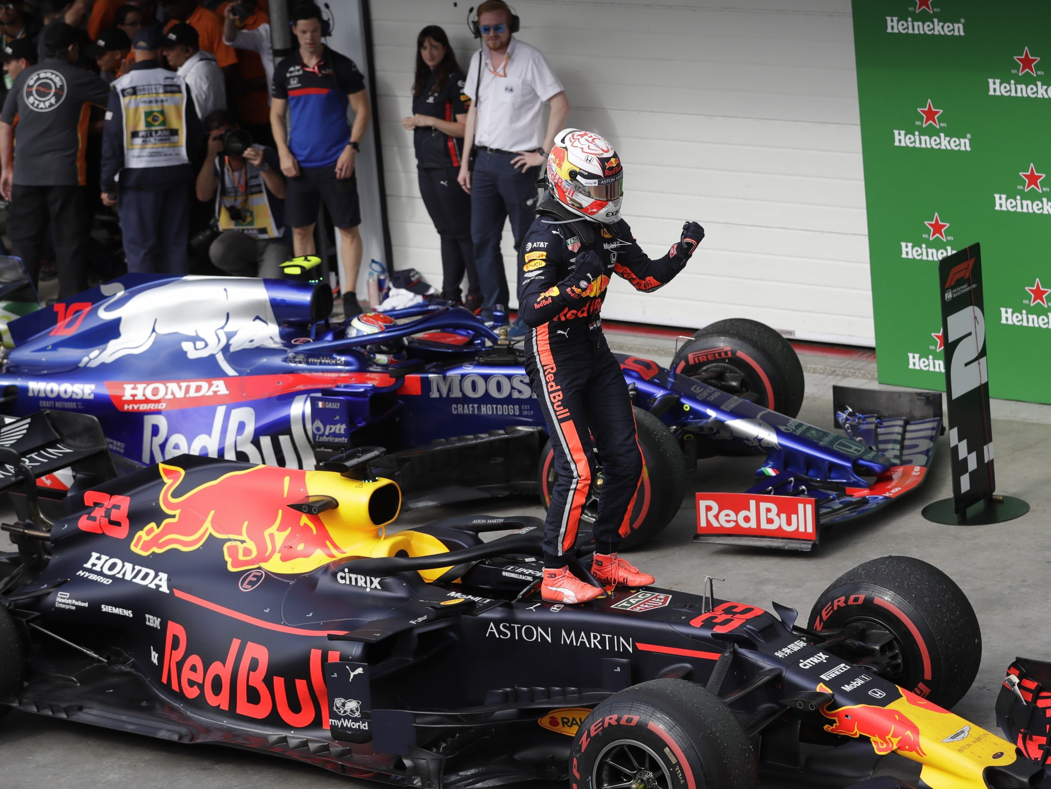 Verstappen siegt in Brasilien.