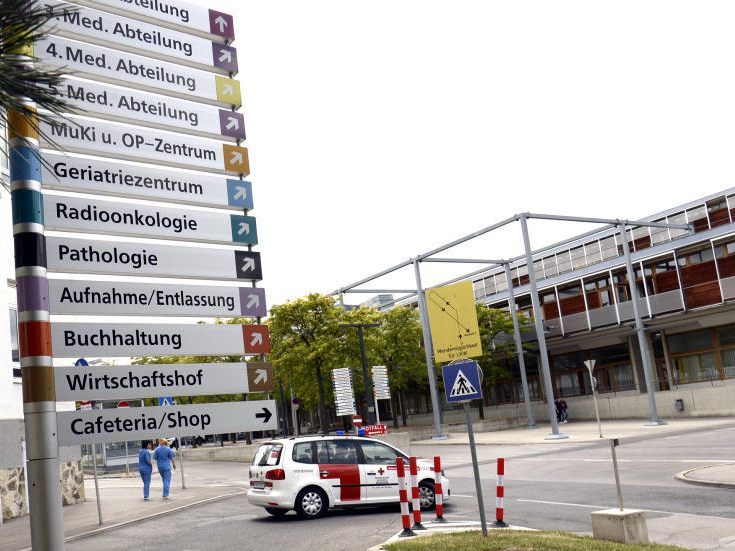 "Ich möchte mich bei dieser Gelegenheit beim Doktor und seiner Frau entschuldigen."