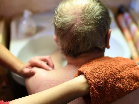 Betreuerin soll versucht haben 82-Jährigen umzubringen