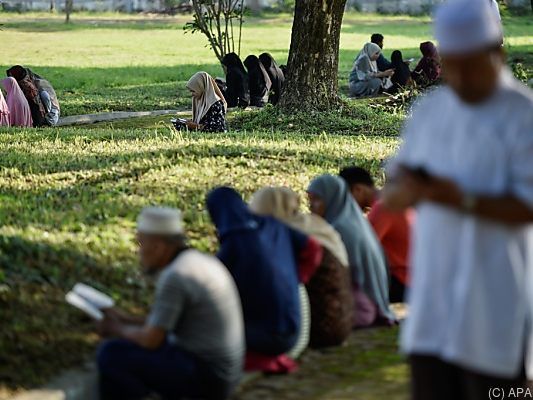 In Siron beteten die Angehörigen zahlreicher Opfer