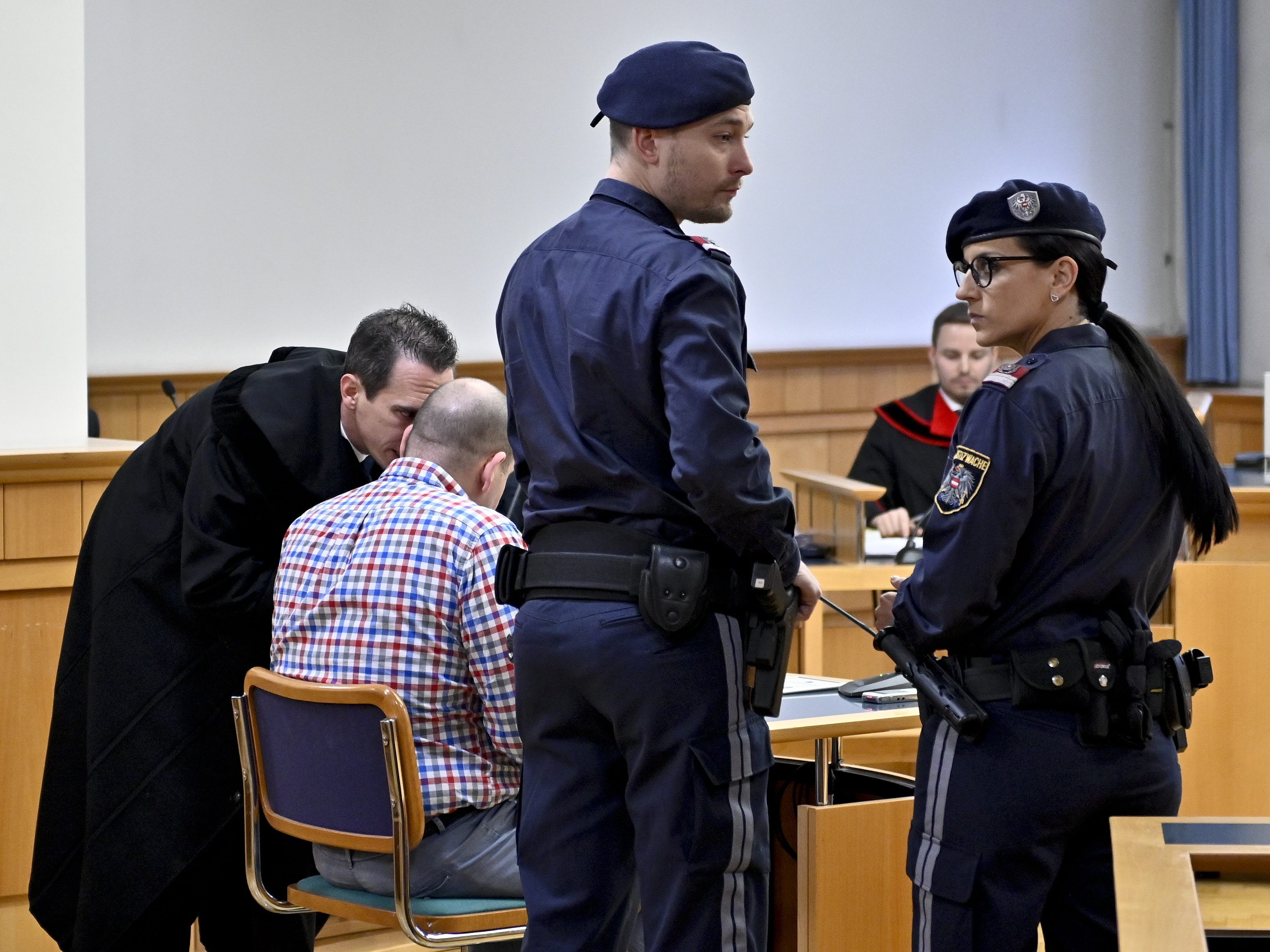 Der 41-Jährige wird wegen Mordes angeklagt.