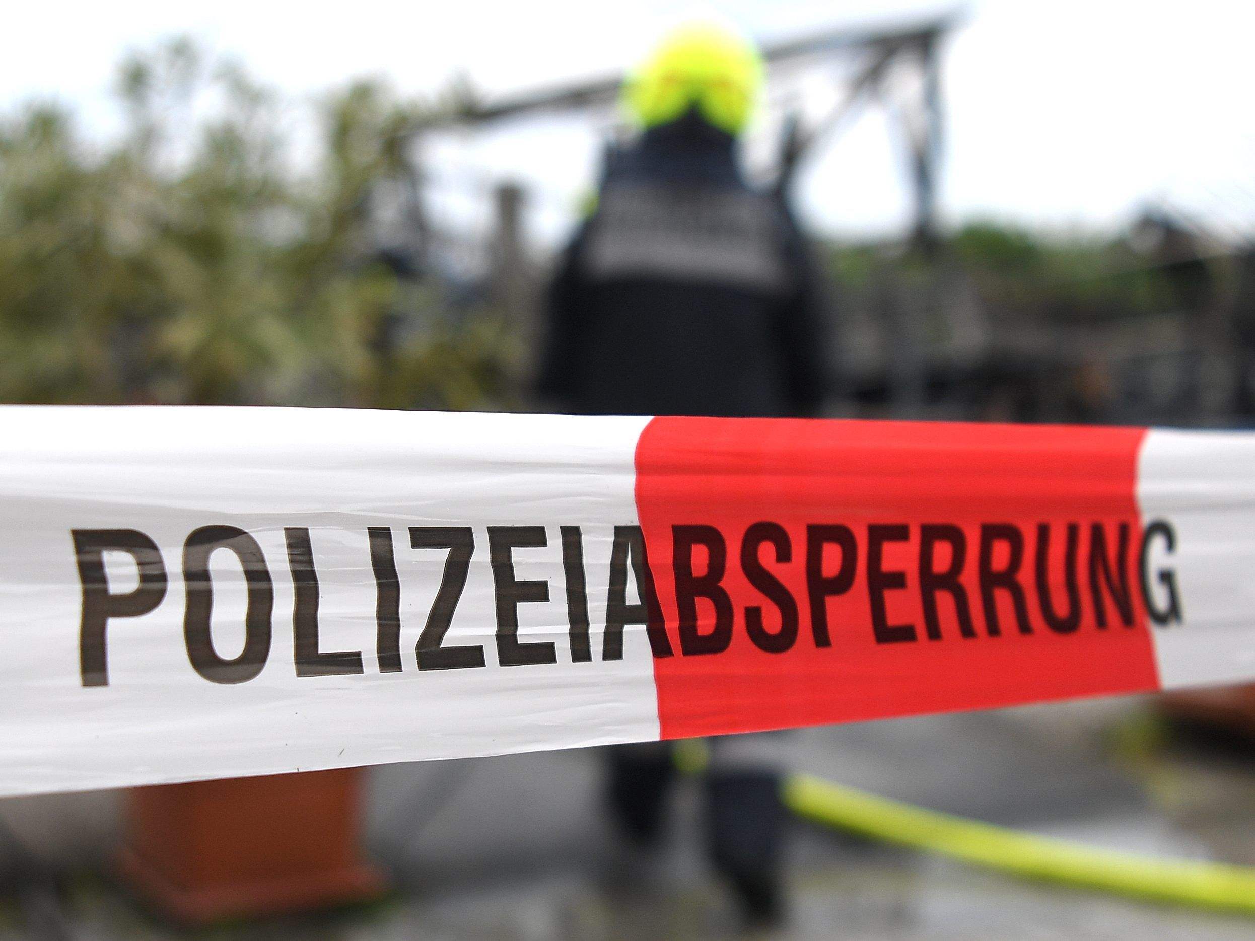 Frau verstirbt nach Messerattacke.