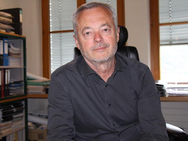 Stellvertretend Bezaus Bürgermeister Gerhard Steurer