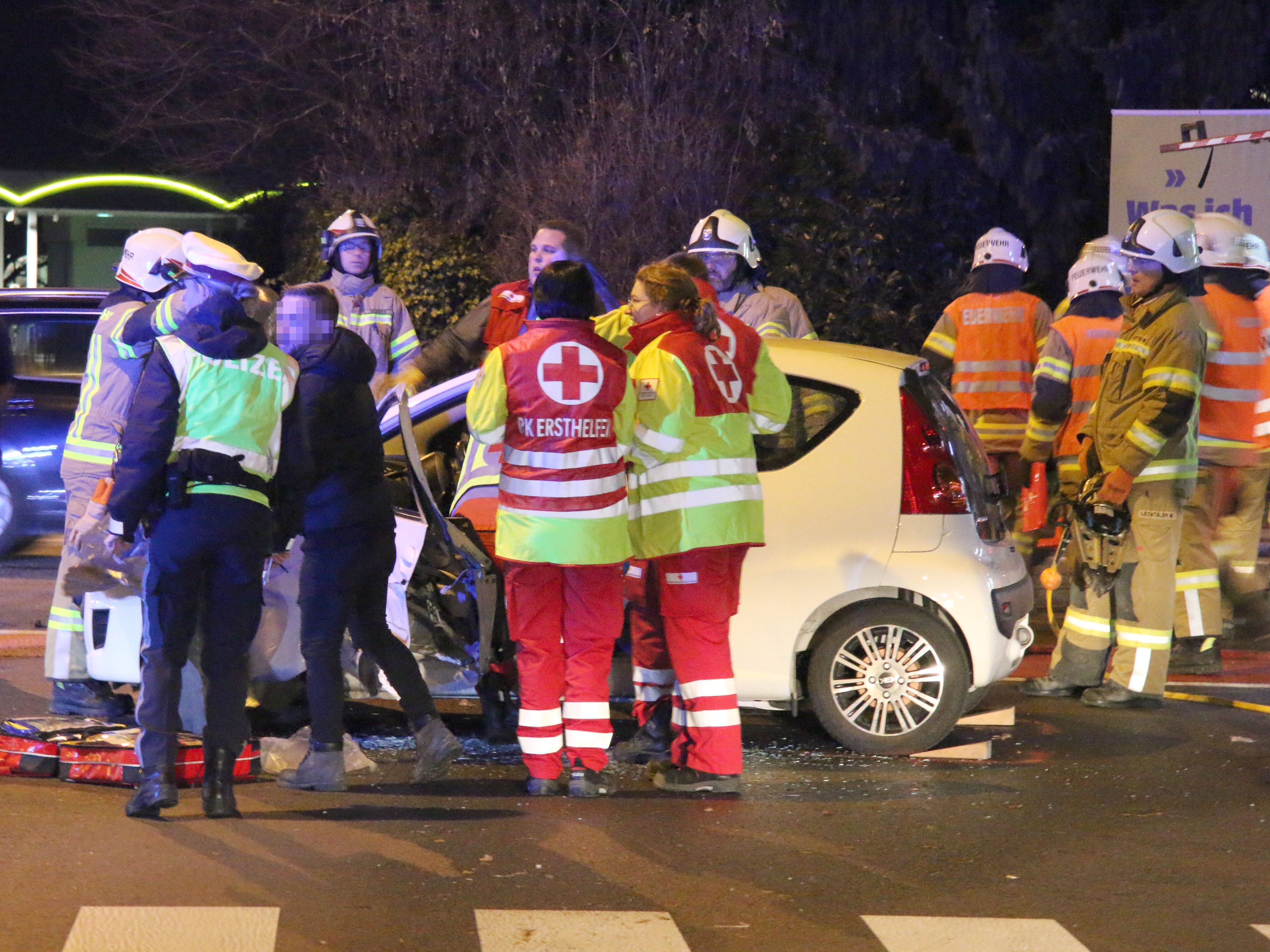 Die Feuerwehr Hard rückte mit 4 Fahrzeugen und insgesamt 25 Personen an