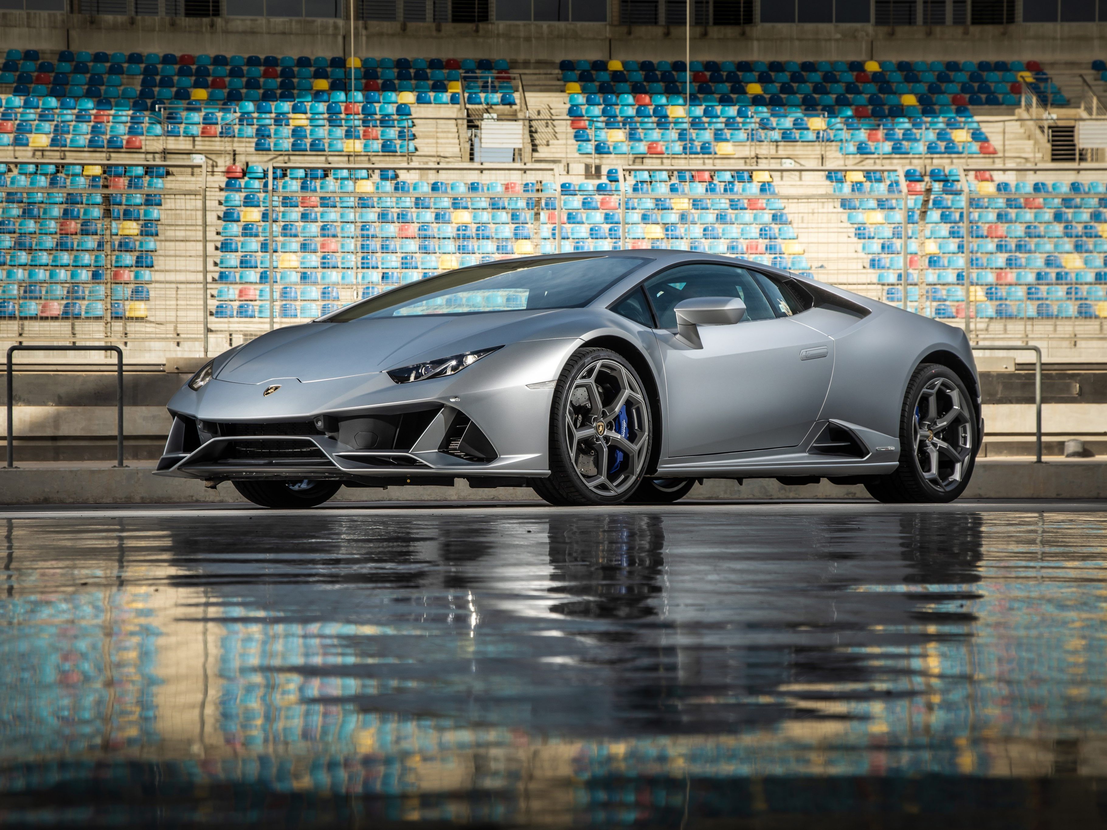 Lamborghini integriert Alexa in seine Modellreihe Huracán EVO 2020.