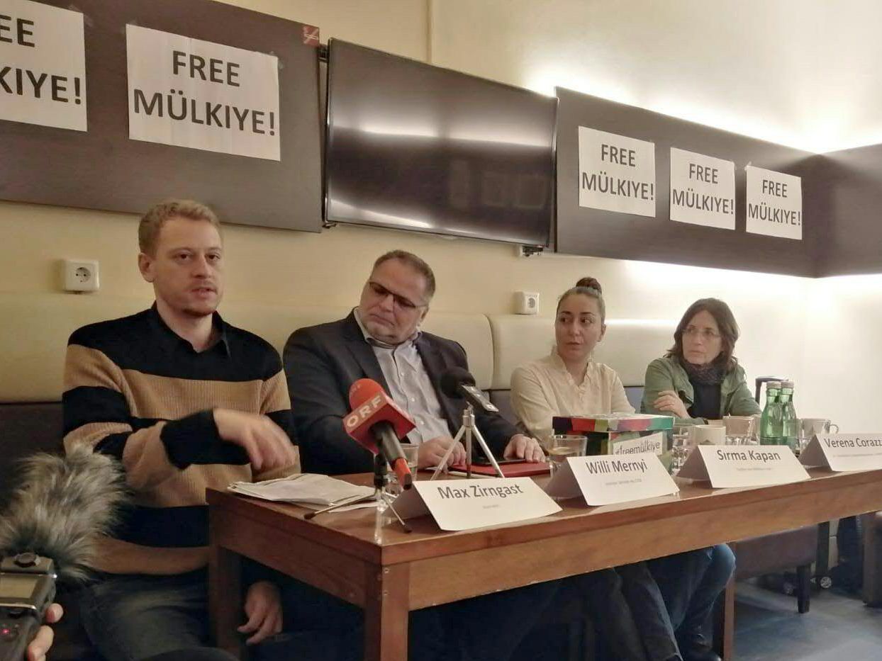 Das "Free Mülkiye Solidaritätskomitee" versucht die Wiener Pädagogin aus der türkischen Haft zu befreien.