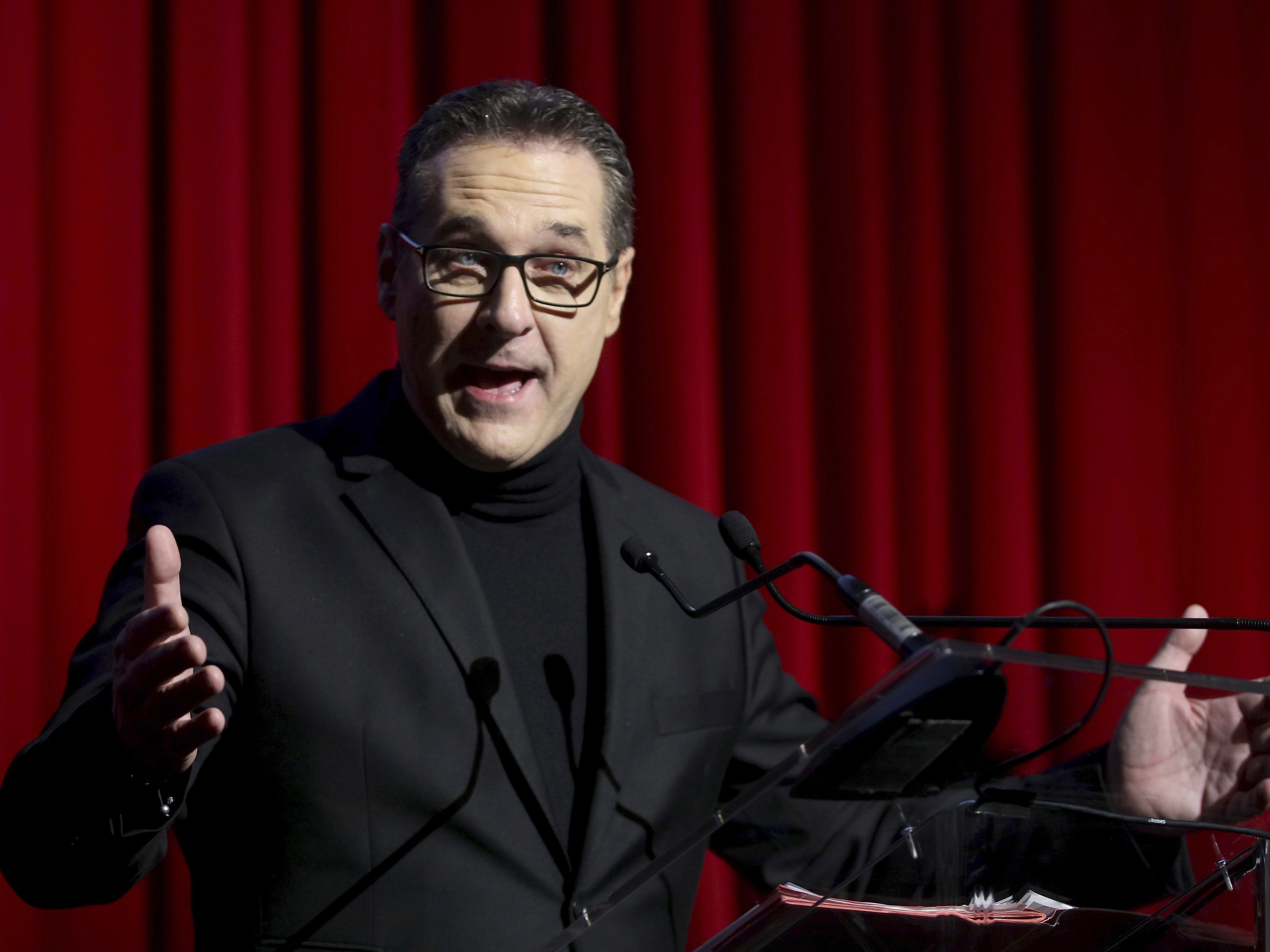 Die FPÖ überlegt den früheren Parteiobmann Strache zu klagen.