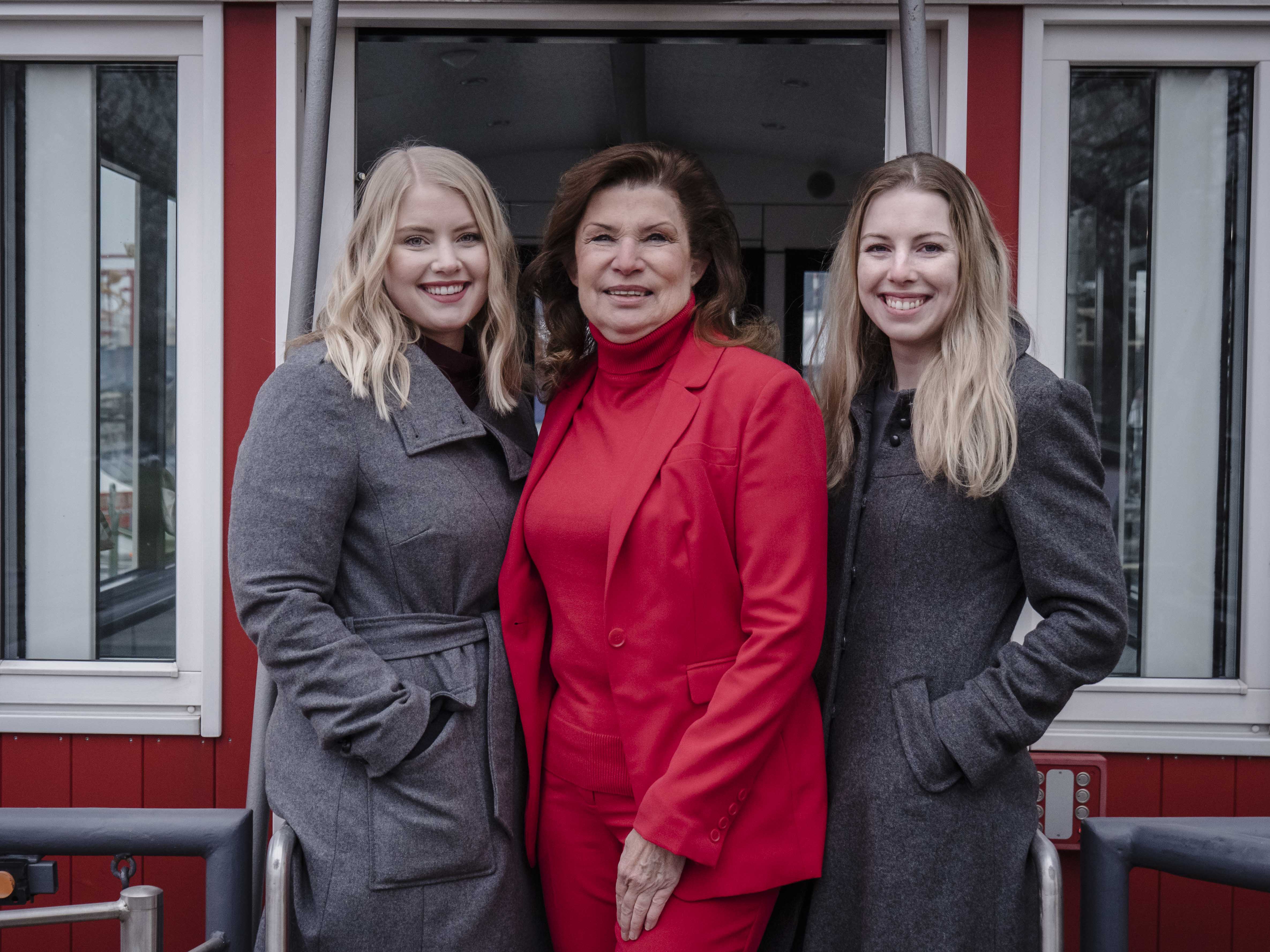 Führen das Wiener Riesenrad als Familienbetrieb: v. l. n. r. Teresa Lamac, Dr. Dorothea Lamac und Nora Lamac.