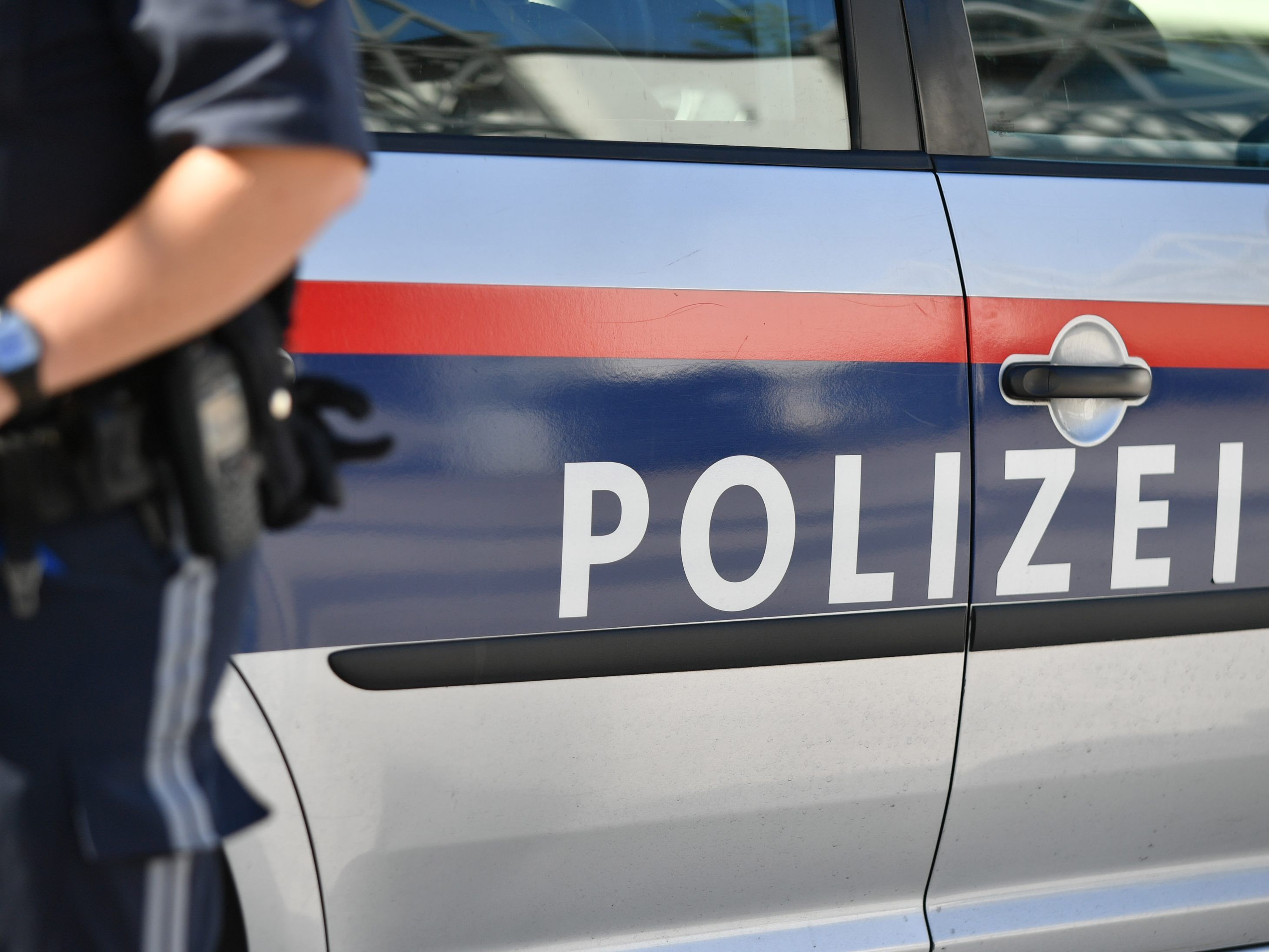 Die Polizei Hard bittet allfällige Zeugen sich zu melden.