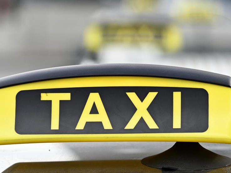 Der Streit begann mit zu verbalen Diskussionen zwischen den britischen Fahrgästen und dem Taxi-Lenker