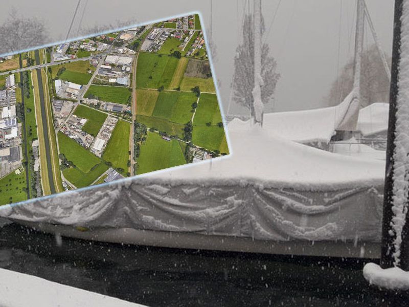 Die Überwinterung von Booten im Wasser stellt nicht immer die beste Variante dar. Sicherer vor Schnee- und Eisdruck sind sie in Lagerhallen.