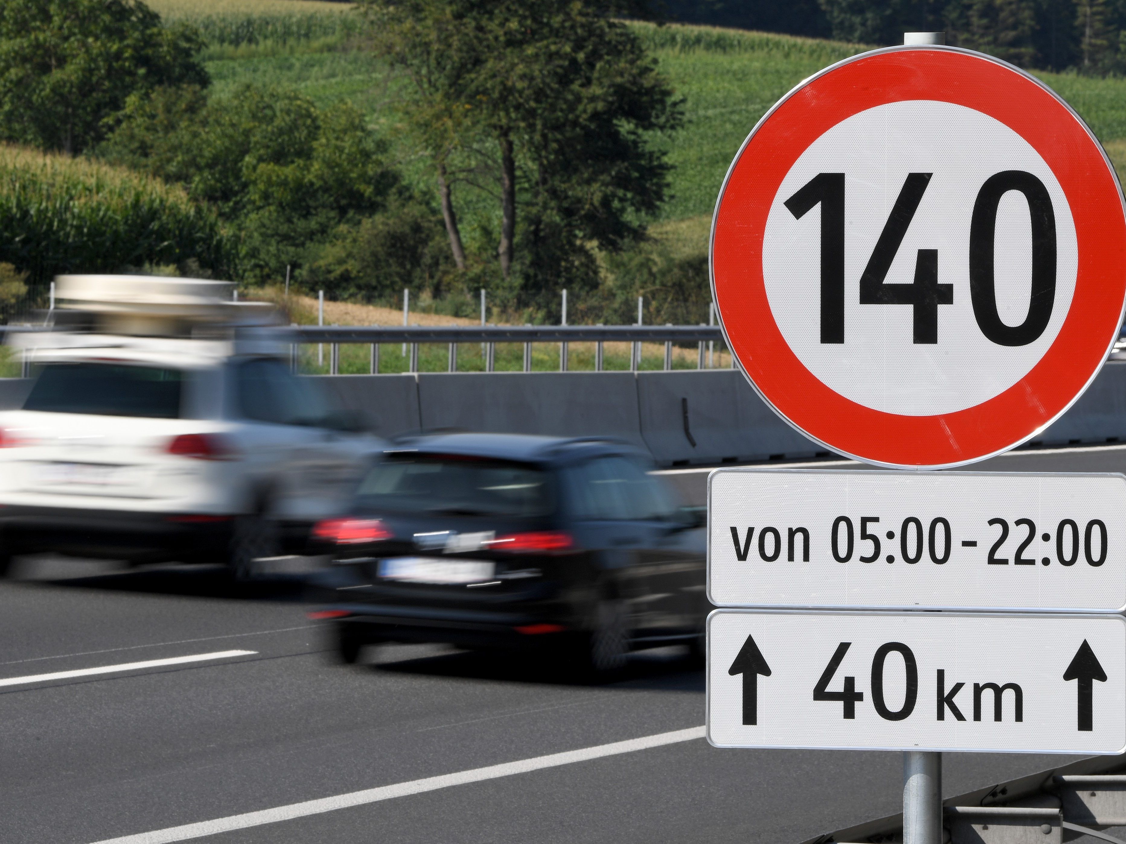 Der Tempo-140-Testbetrieb auf der Autobahn wird demnächst eingestellt.