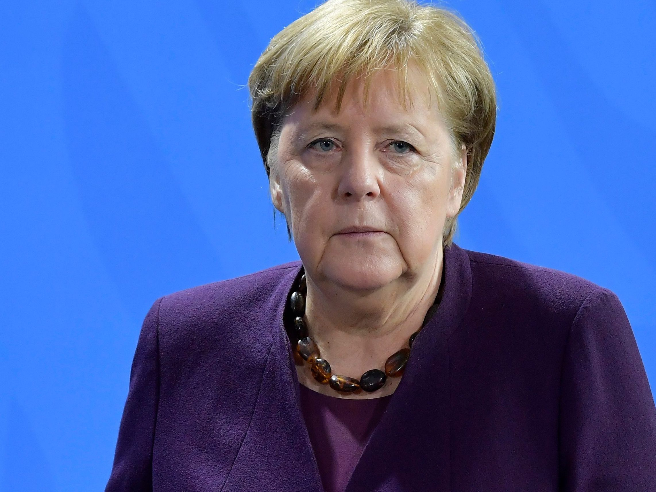 Die deutsche Bundeskanzlerin teilt ihr Mitgefühl mit und verurteilt rechtsextrem orientierte Gewalttaten.