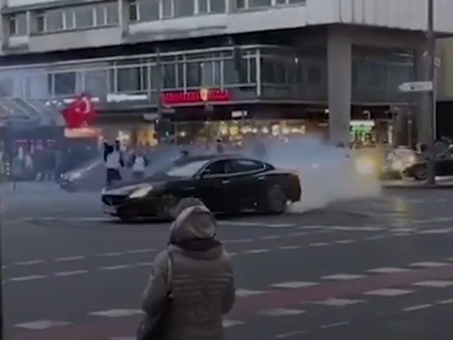 Ein Maserati blockierte den Verkehr.