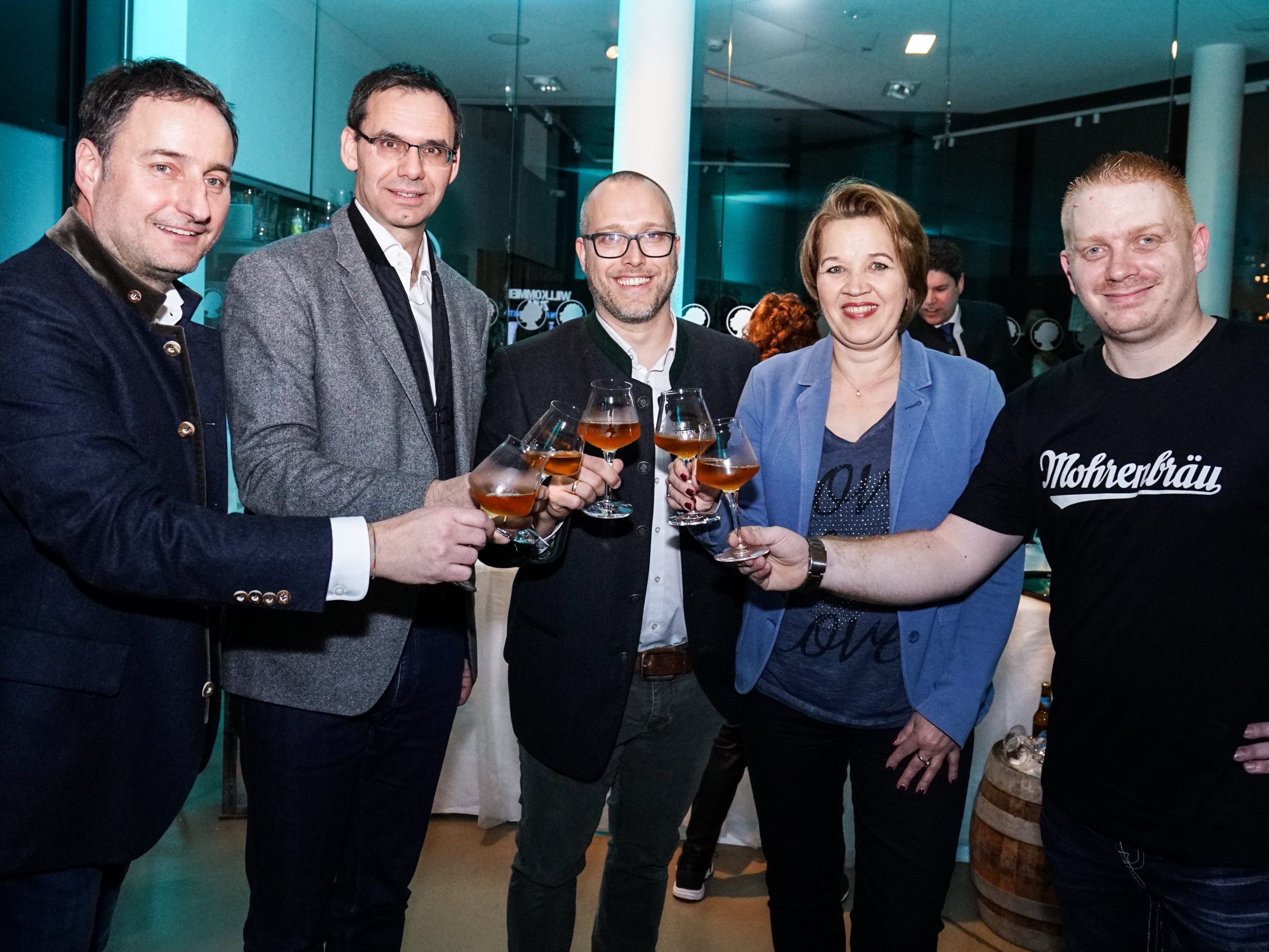 Mag. Thomas Pachole (Mohren, GF), Mag. Markus Wallner (Landeshauptmann), Bernd Marte (Mohren, Leitung Marketing), Dipl. Vw. Andrea Kaufmann (Bürgermeisterin), Florian Matha (Mohren, Brauer)
