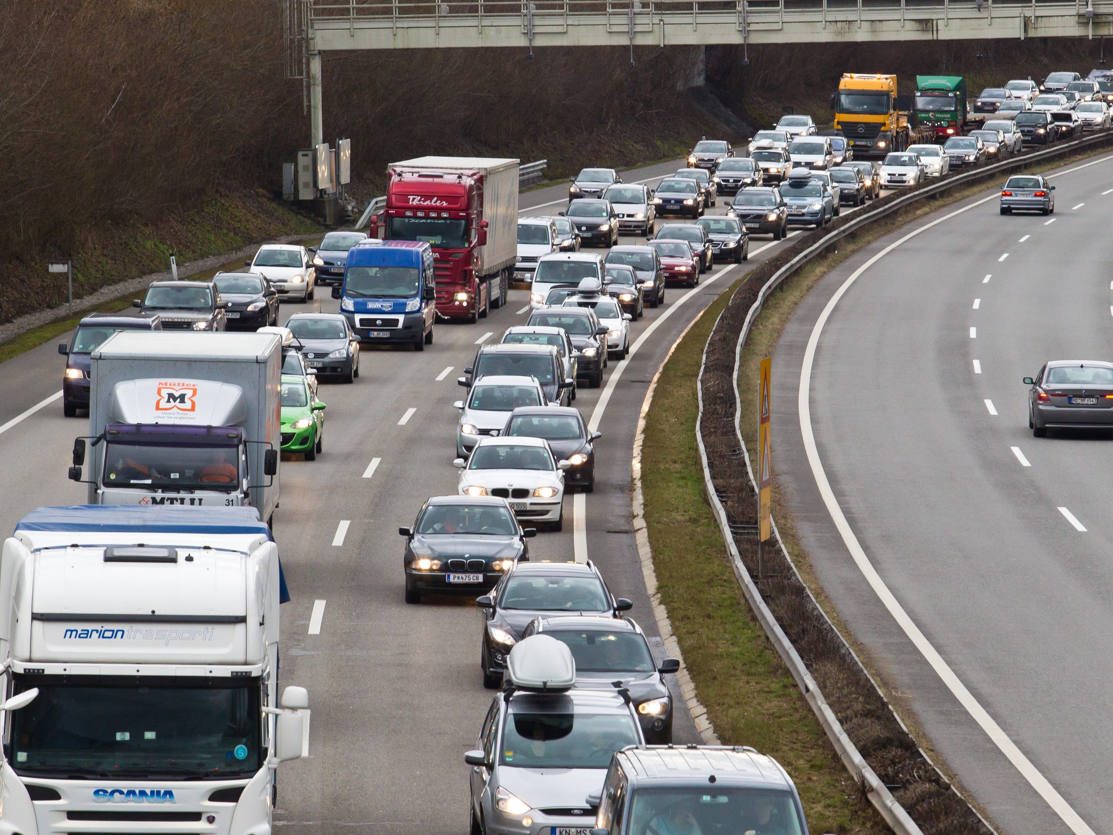 Der Motorradfahrer blieb unverletzt.