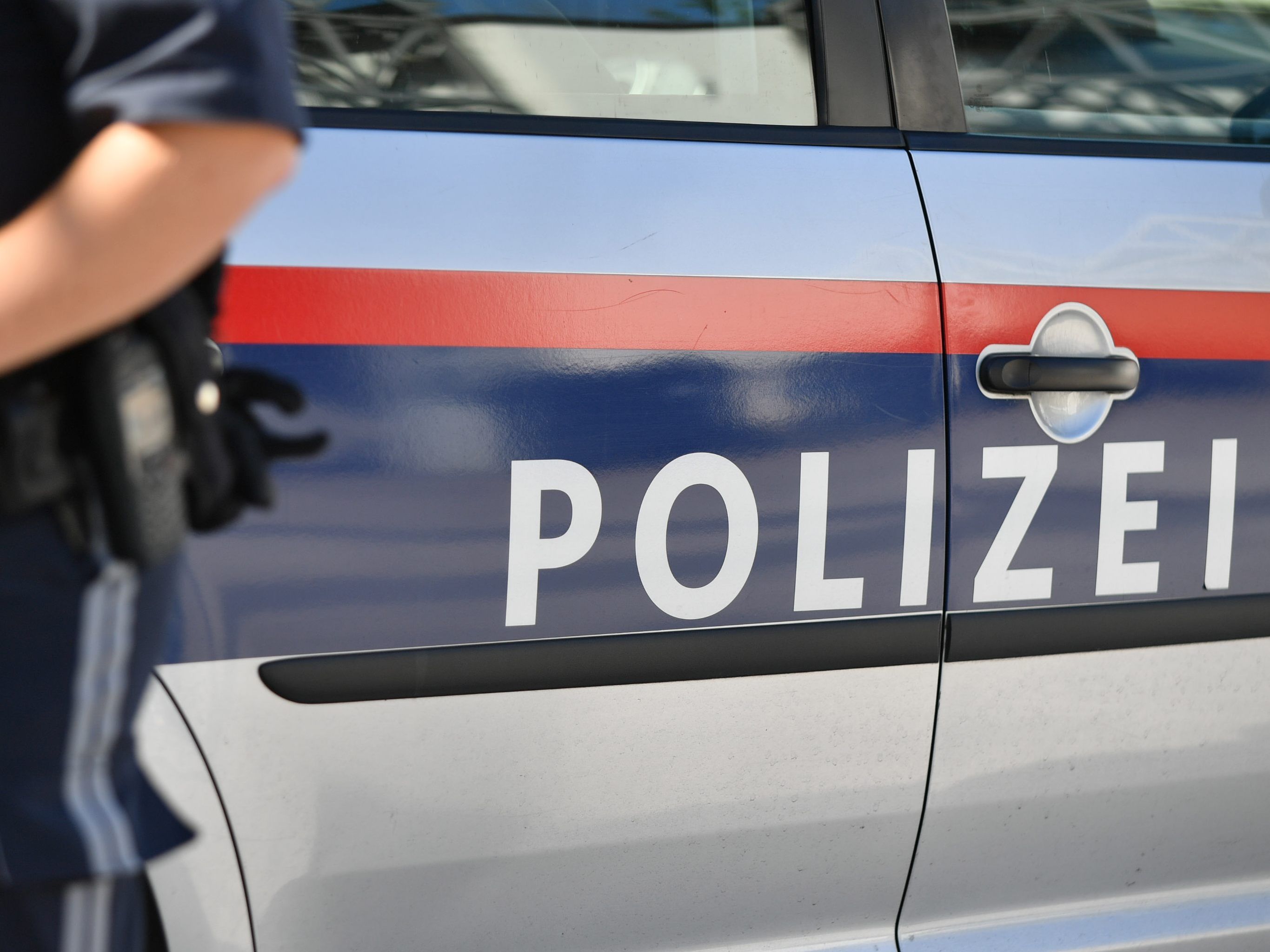 Der Unfallverursacher verwickelte vier vor ihm befindliche Fahrzeuge in den Unfall.