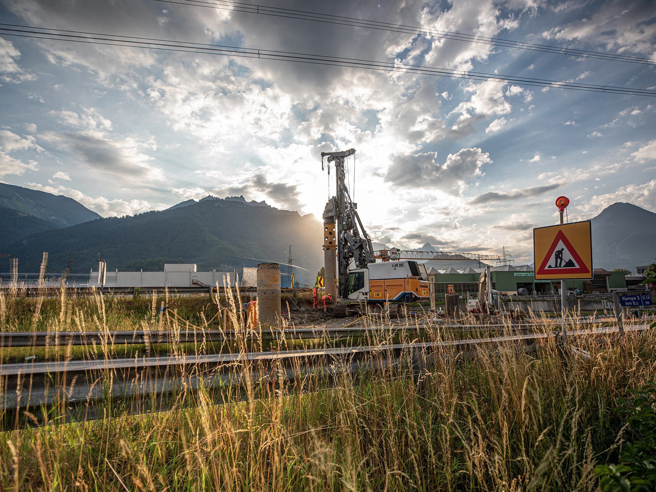 Liebherr Nenzing ist auf die Entwicklung, die Produktion und den Vertrieb von Baumaschinen spezialisiert.