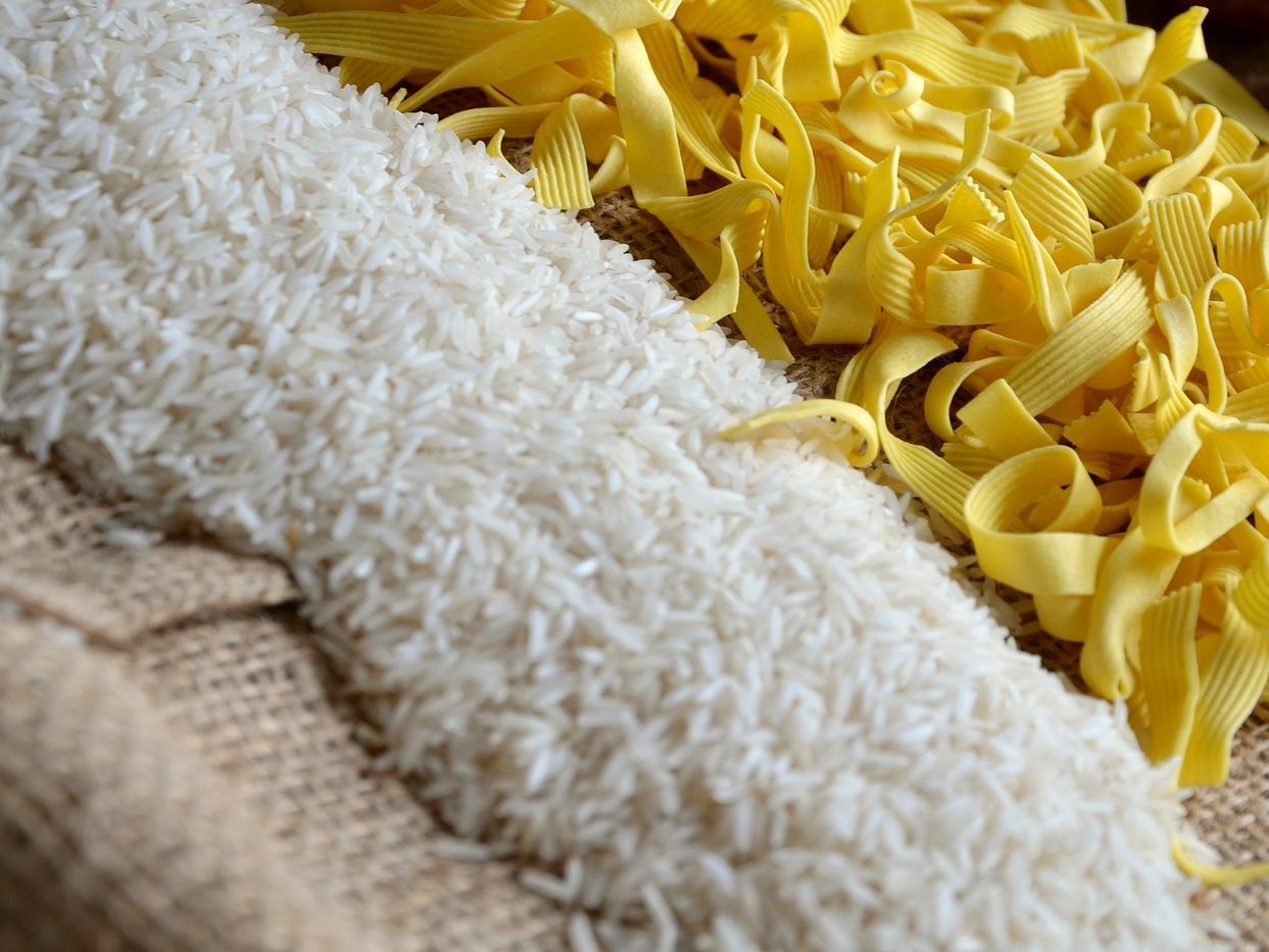 Unter anderem bei Reis und Nudeln bemerken die Supermärkte derzeit eine verstärkte Nachfrage.