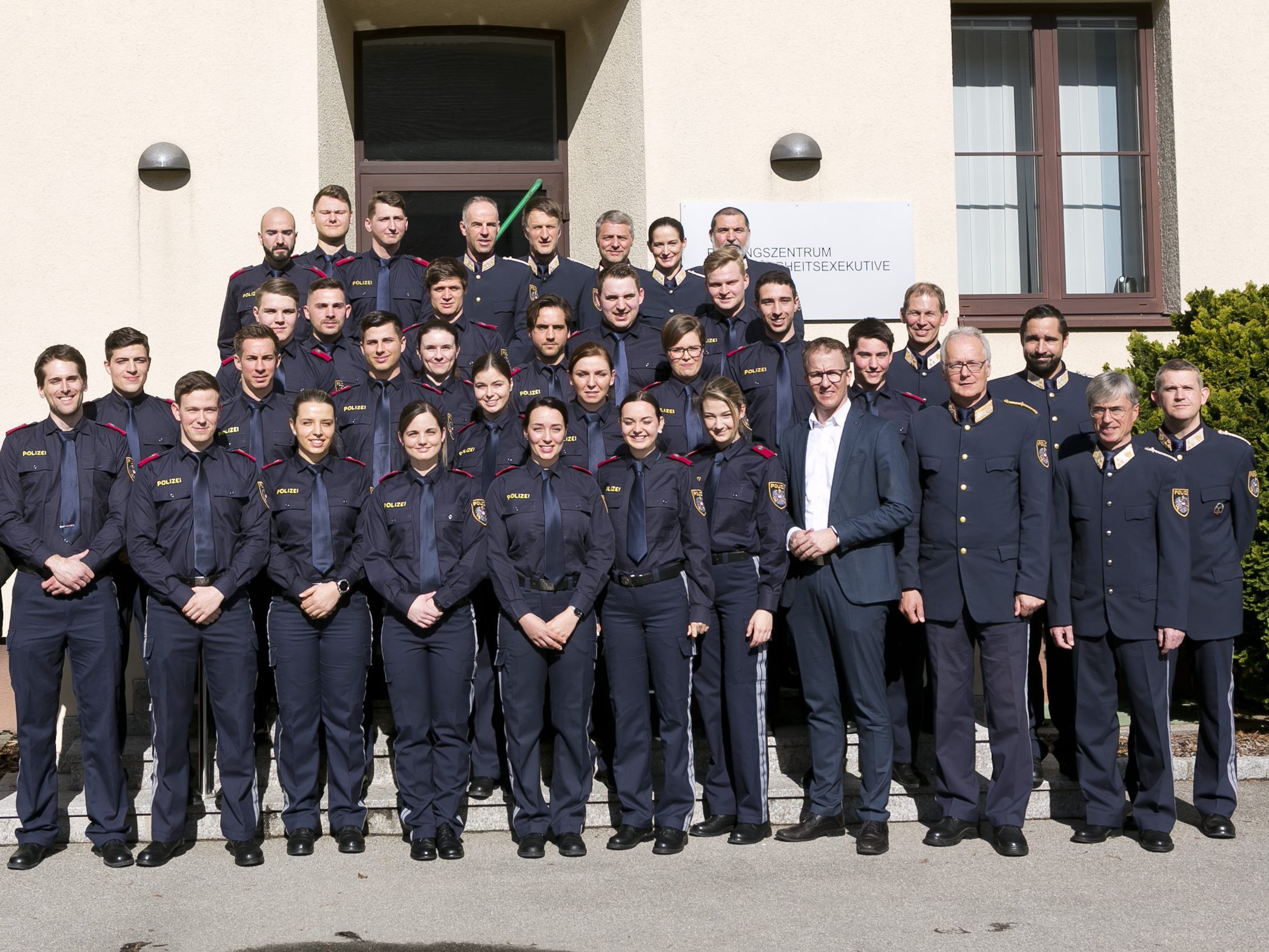 Landesrat Gantner gratulierte 25 Absolventinnen und Absolventen der Polizei-Grundausbildung