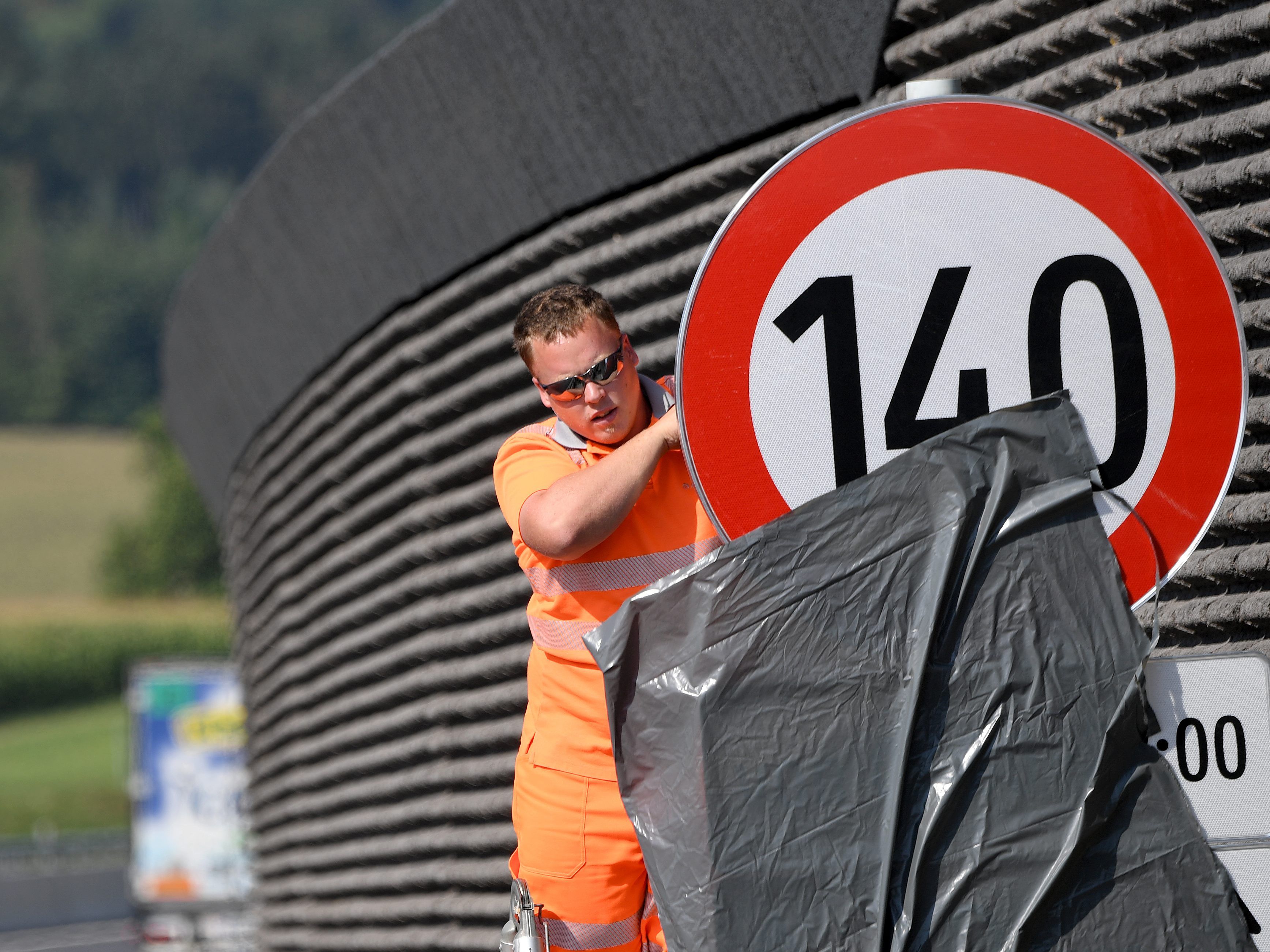 Die "Tempo 140"-Schilder werden mit 1. März wieder entfernt.