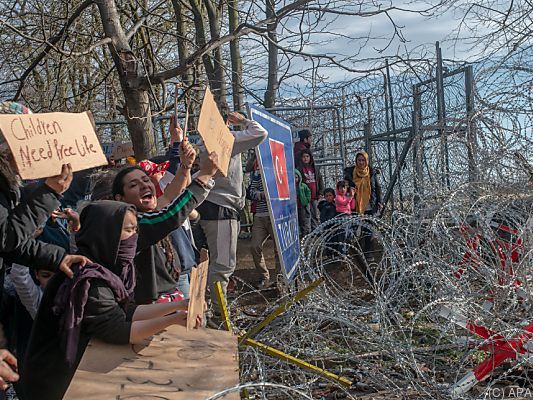 Flüchtlinge suchen einen Weg nach Griechenland