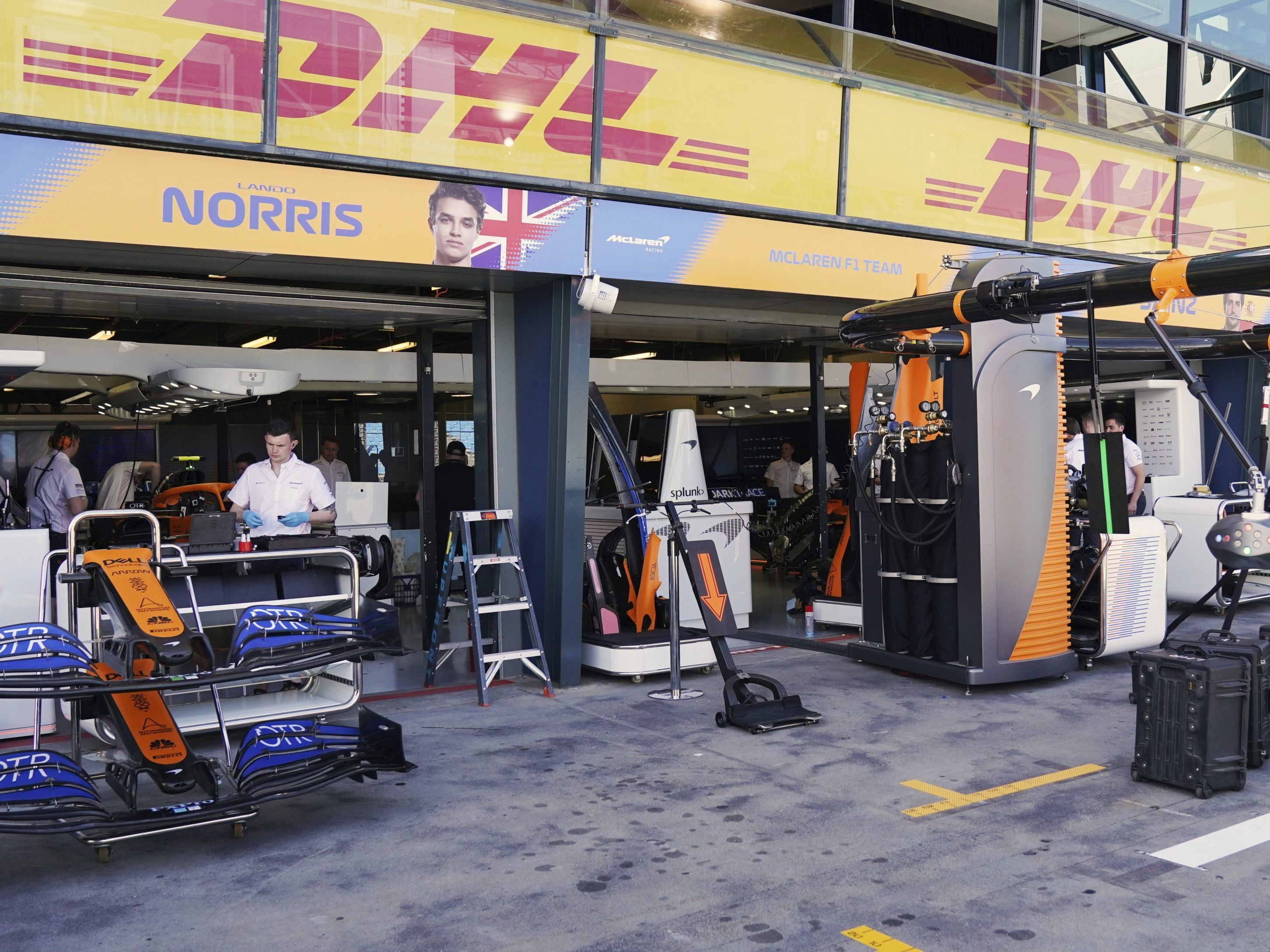 Die McLaren-Box vor der Absage des F1-Saisonauftakts am Donnerstag in Melbourne.