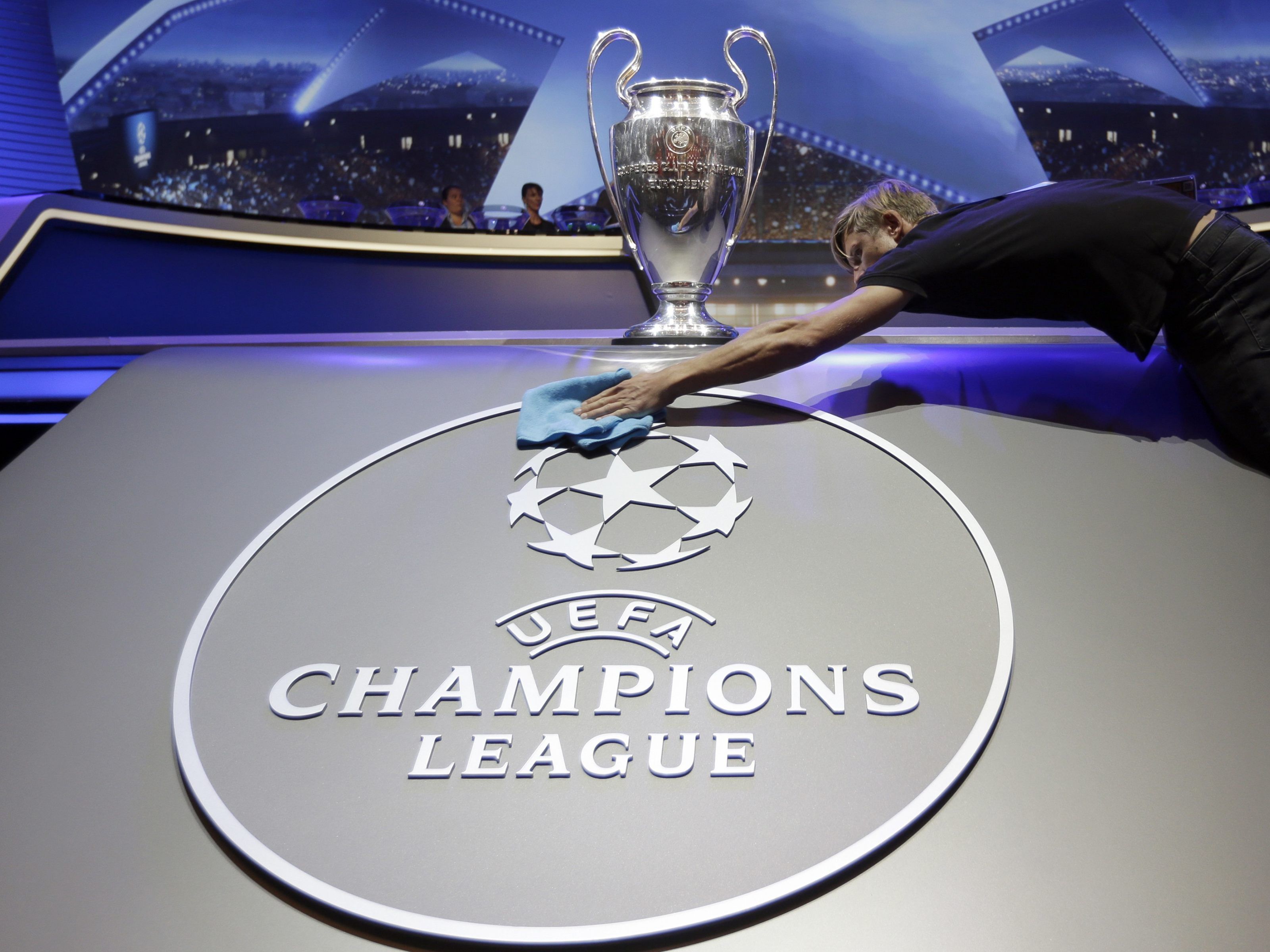 Die UEFA hat laut Marca die Europacub-Bewerbe gestoppt.